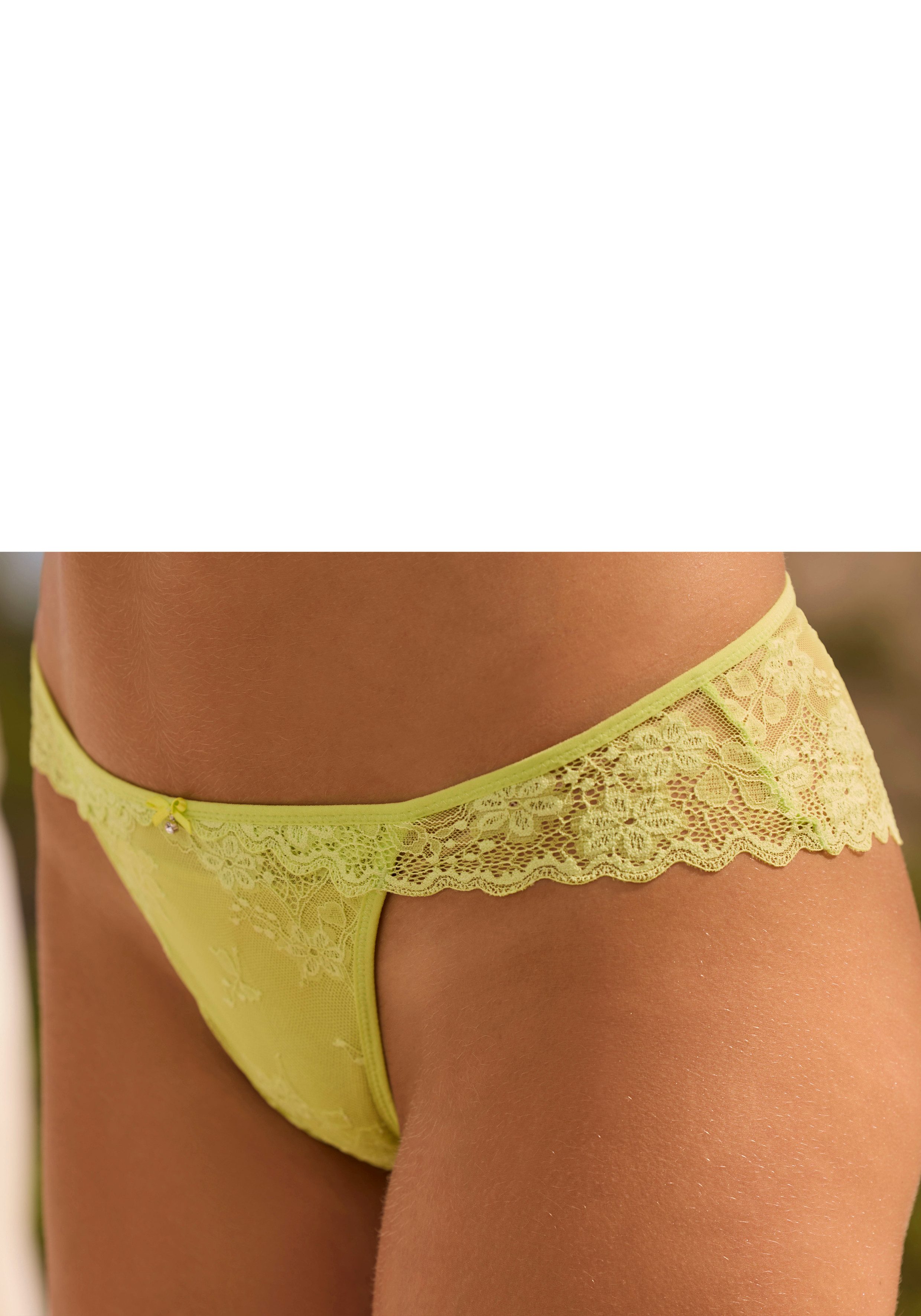 Vivance Slip aus zarter Jacquardspitze mit edlem Accessoire