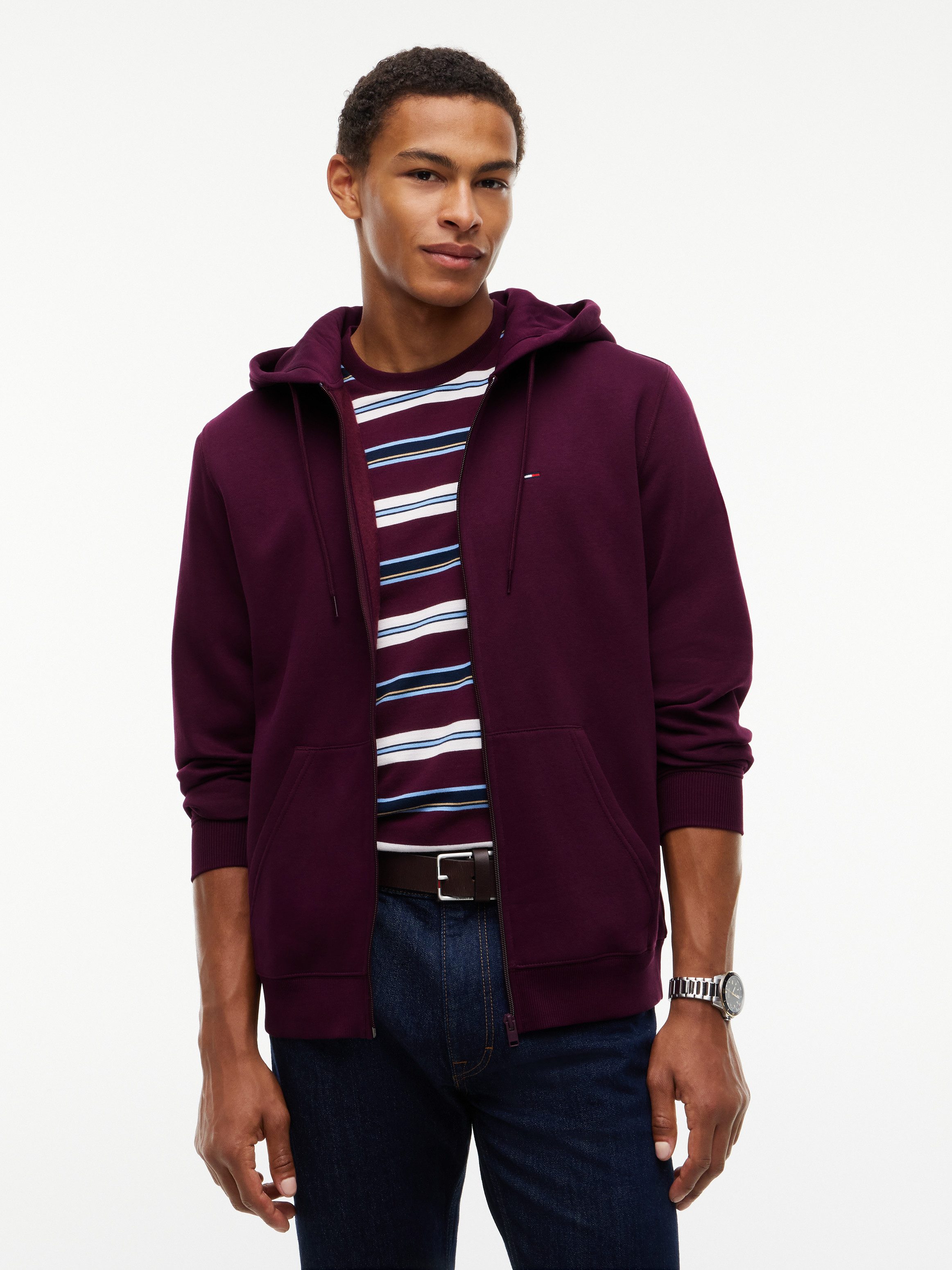 Tommy Jeans Kapuzensweatjacke TJM REGULAR S FLAG ZIP FLEECE THRU mit bestickten Markenlogo auf Brusthöhe