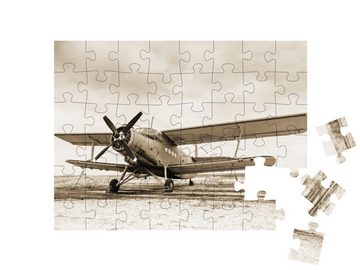 puzzleYOU Puzzle Altes Flugzeug auf dem Rollfeld, sepia, 48 Puzzleteile, puzzleYOU-Kollektionen Flugzeuge