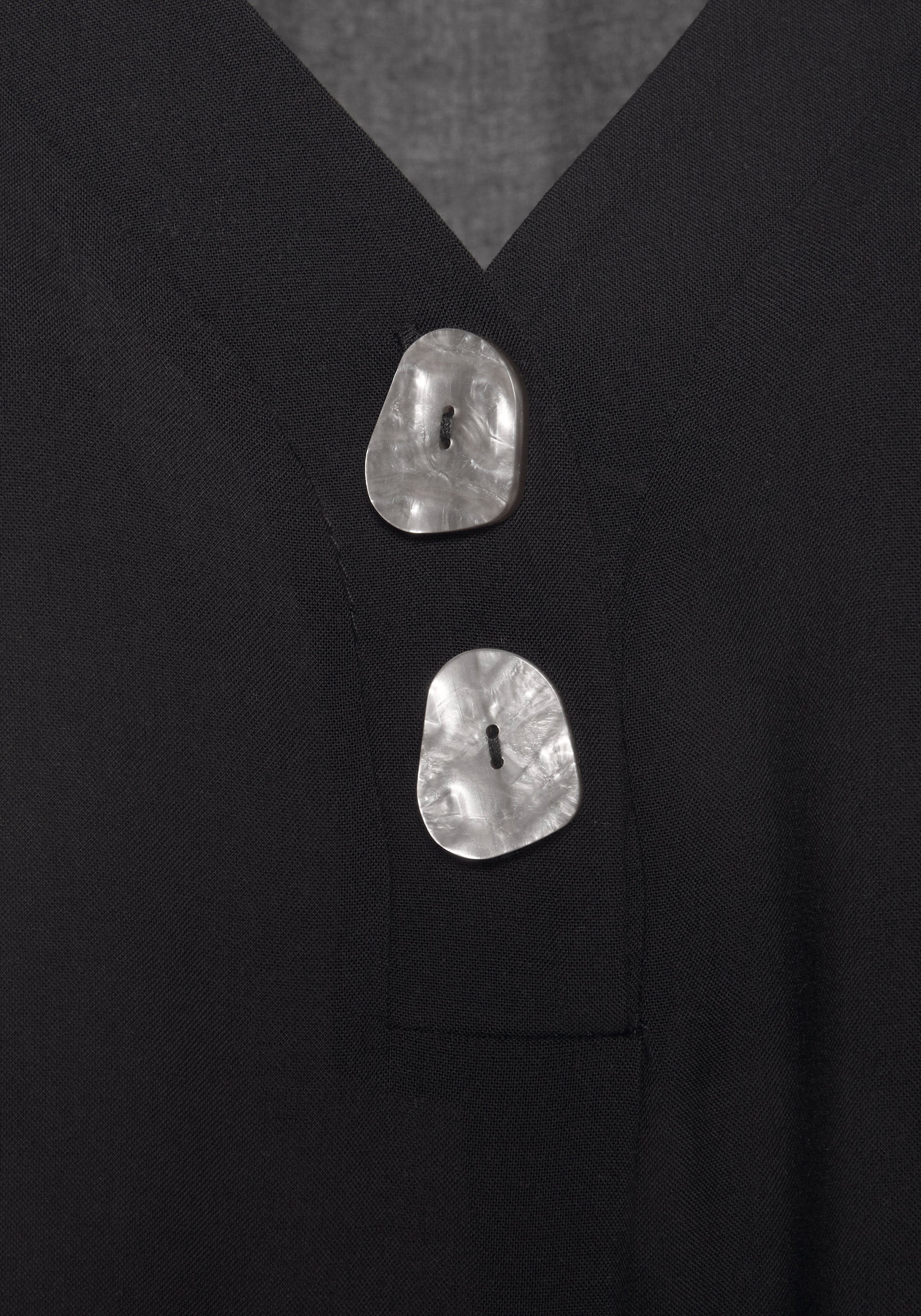 LASCANA Schlupfbluse mit tiefem V-Ausschnitt und modischen Knöpfen luftige Kurzarmbluse, lässiges Blusenshirt, Basic – Bild 5 von 5