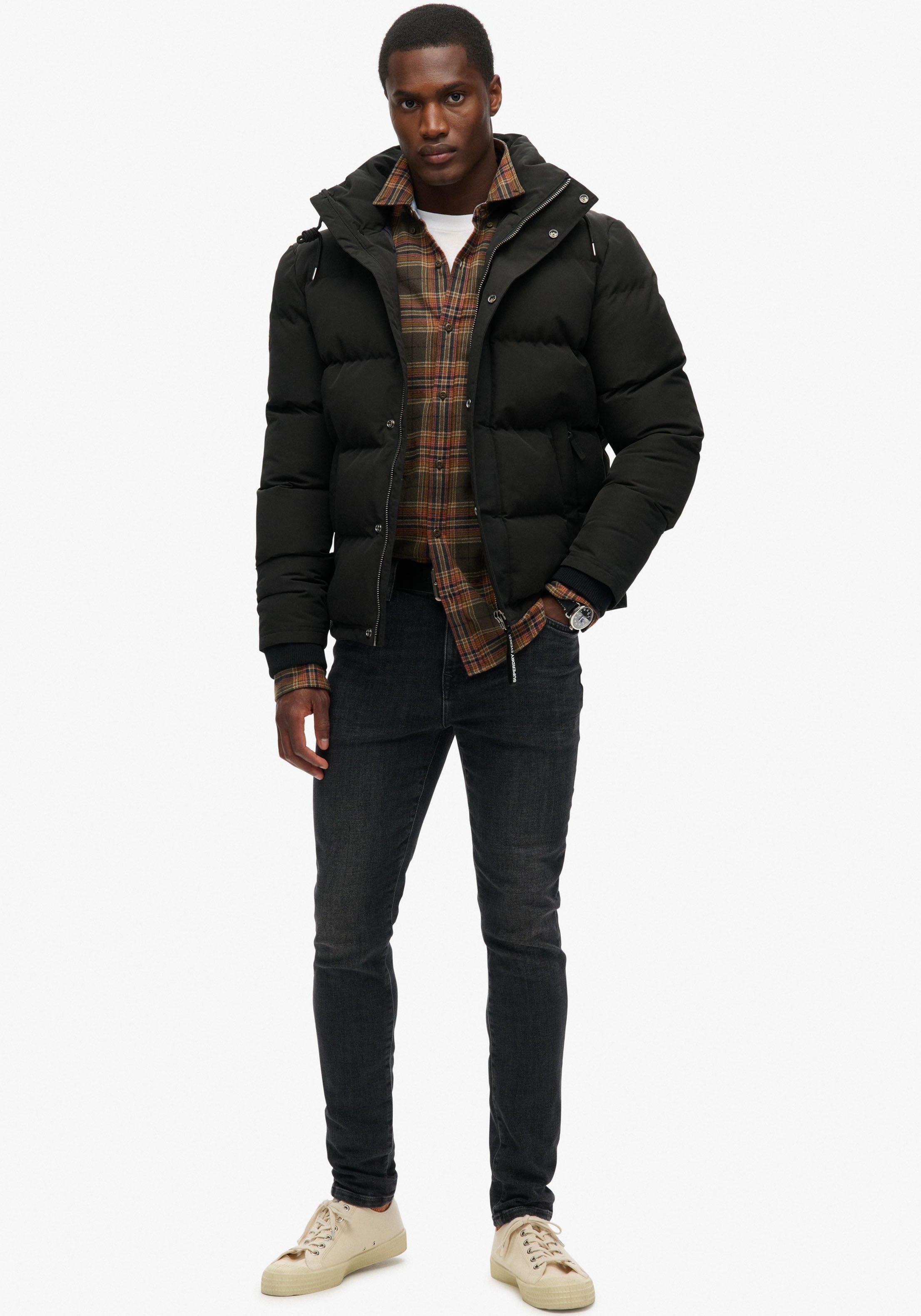 Superdry Steppjacke Everest Hooded Puffer Jacket Loose Fit, aus Baumwolle und Polyester, mit Reißverschluss