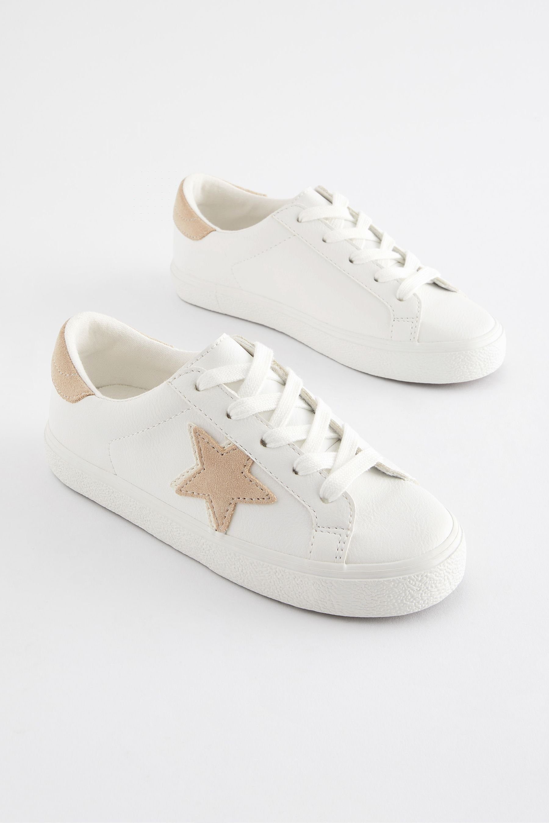 (1-tlg) Neutral Stern, mit Passform Sneaker White weite Next Schnür-Sneaker