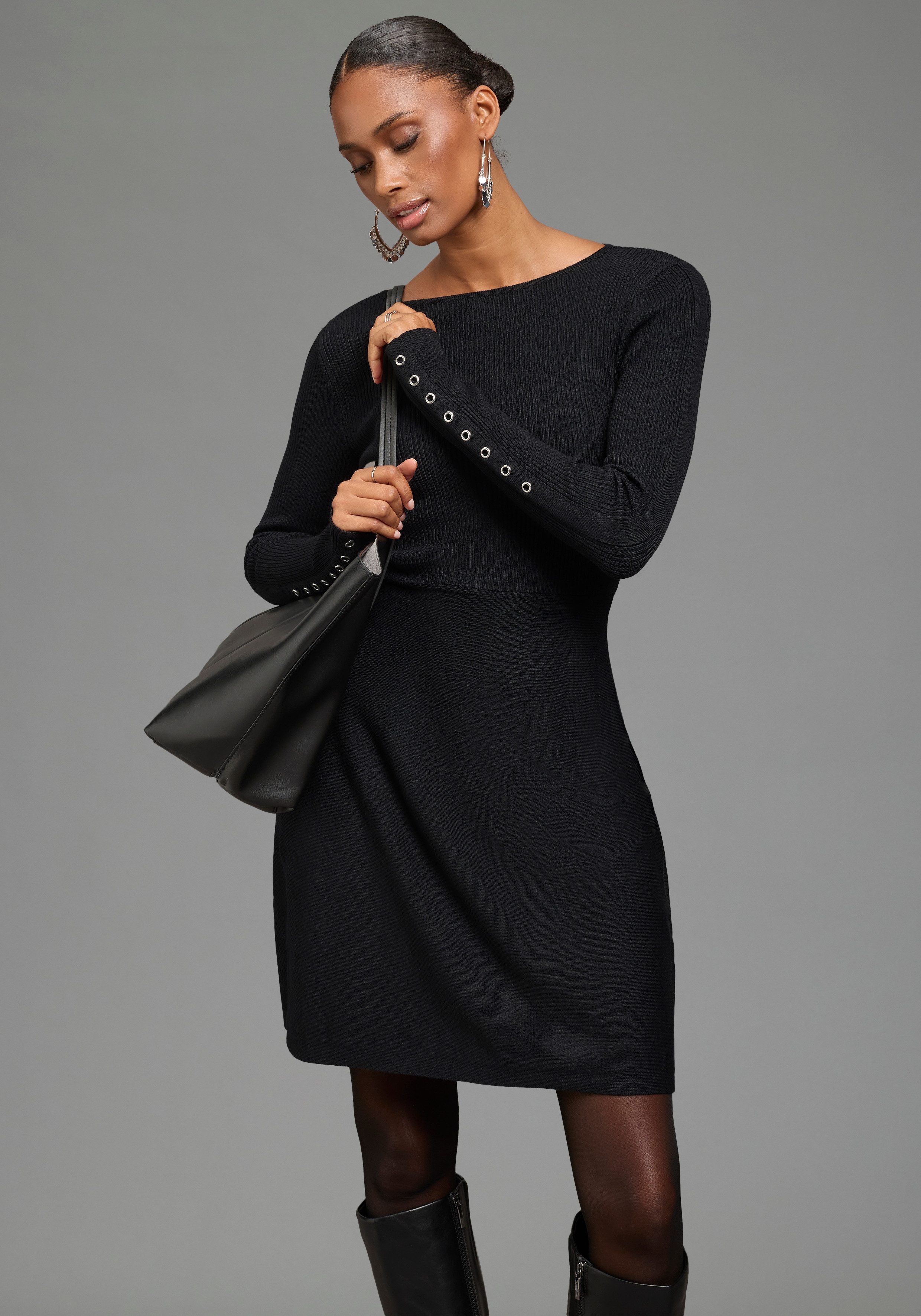 Bruno Banani Strickkleid figurbetonte Passform, mit ausgestelltem Saum, ohne Kragen, unifarben