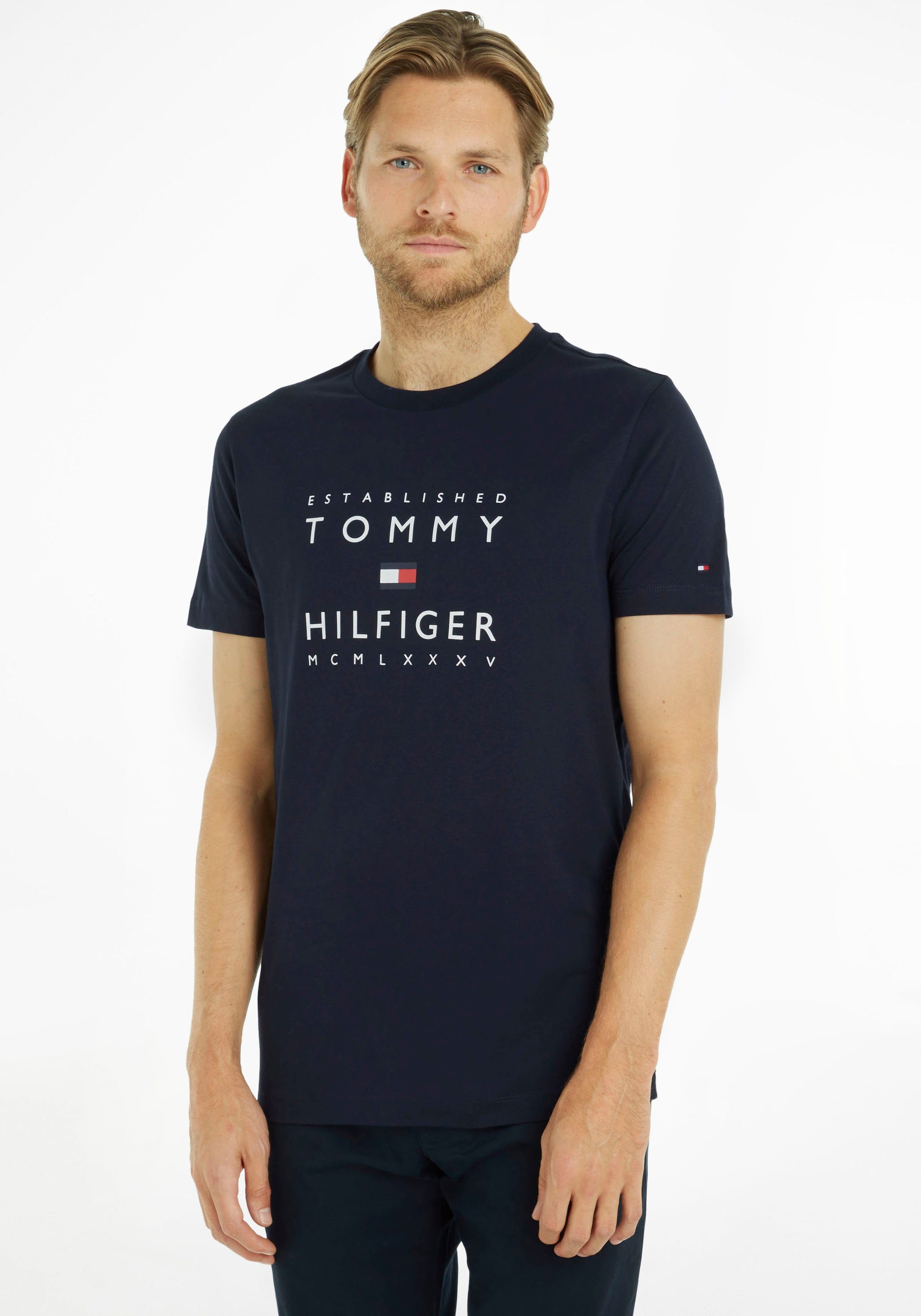 Tommy Hilfiger T-Shirt ESTABLISHED STACKED am Ausschnitt dunkelblau Labelfarben in mit TEE Rippsband
