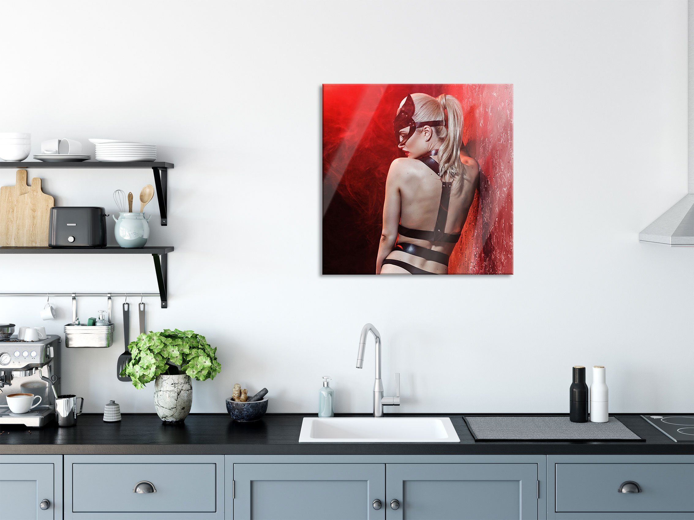 Pixxprint Glasbild Blondine in Lederdessous im Rotlicht, Blondine in Lederdessous im Rotlicht (1 St), Glasbild aus Echtglas, inkl. Aufhängungen und Abstandshalter