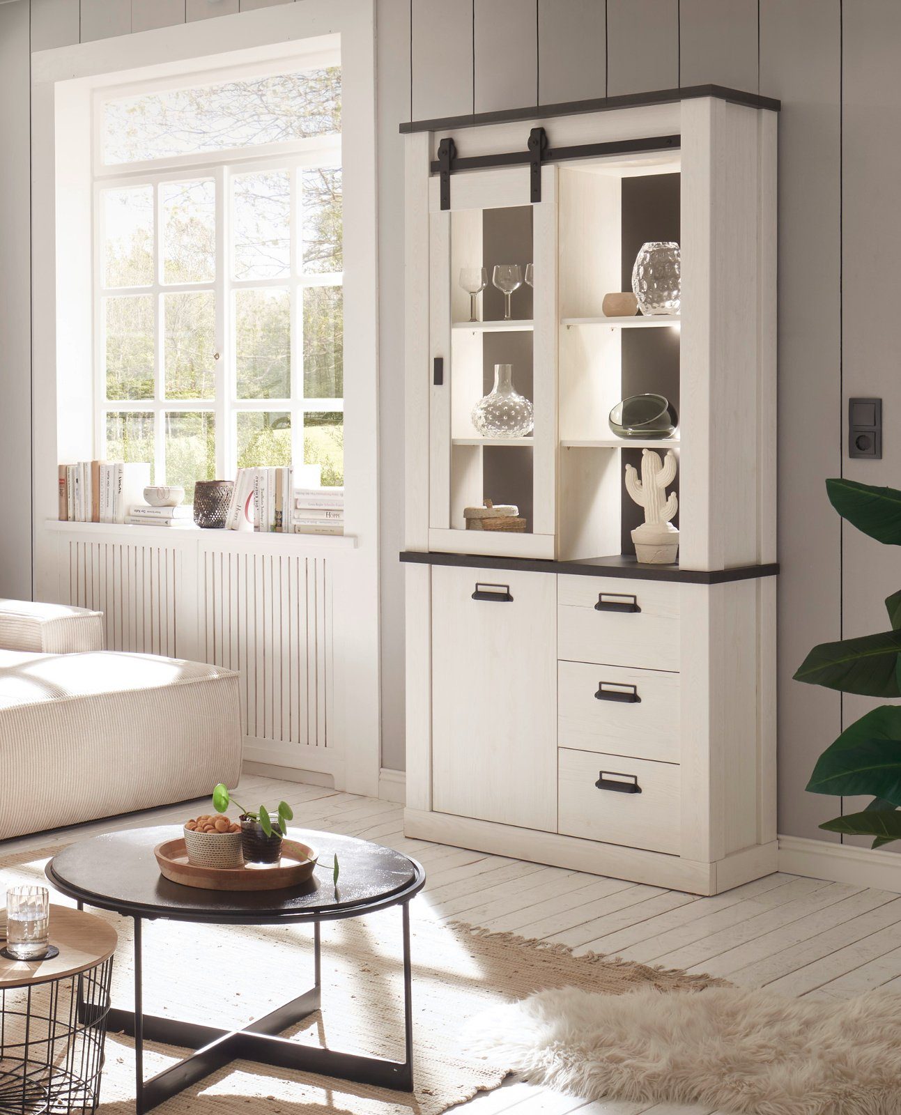 Furn.Design Stauraumvitrine Stove (Vitrinenschrank in Pinie weiß Landhaus, 93 x 201 cm) mit Schiebetür