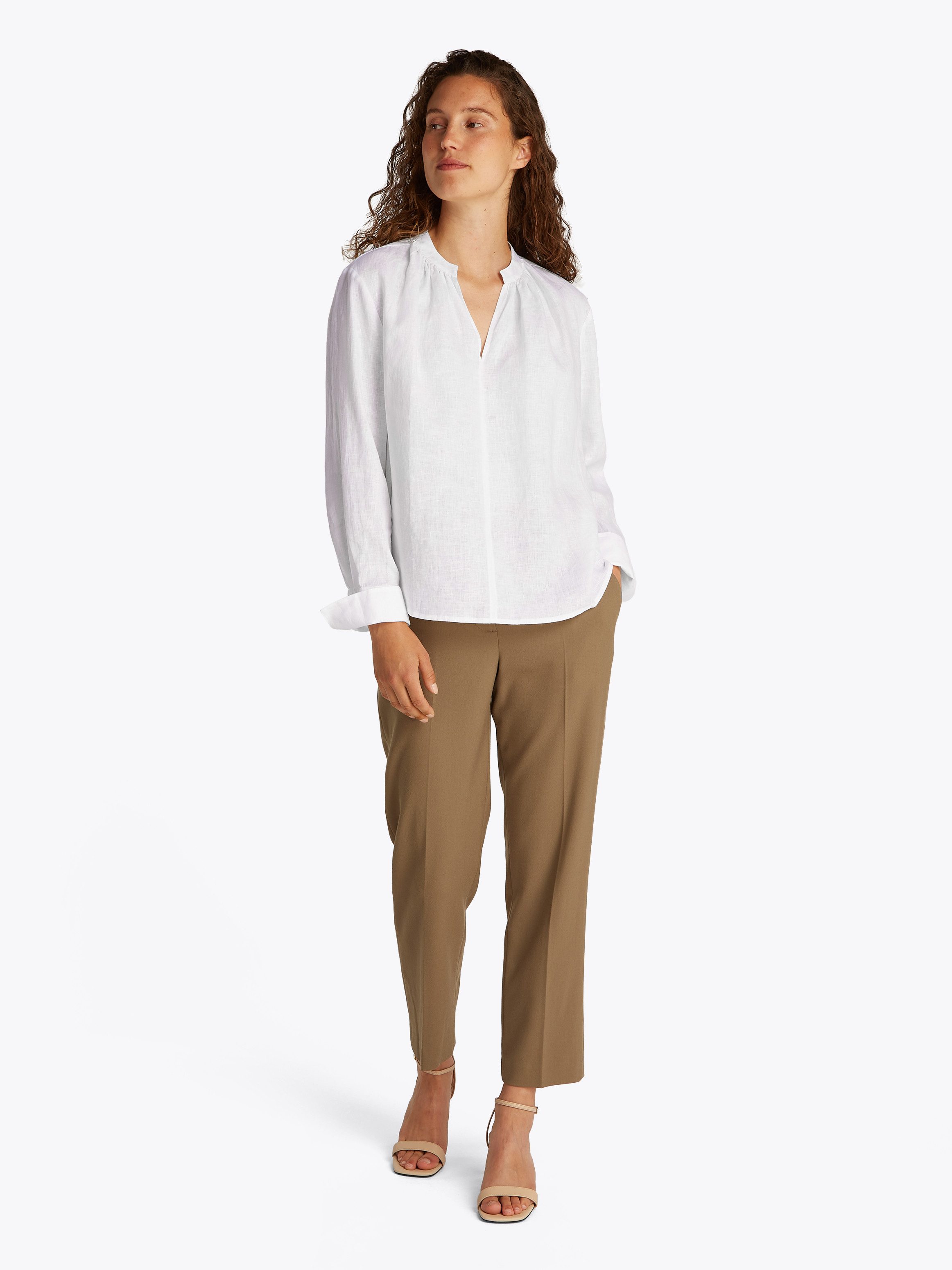 Tommy Hilfiger Klassische Bluse ESS LINEN V-NECK BLOUSE mit Raffung,kühlendes Premium Leinen