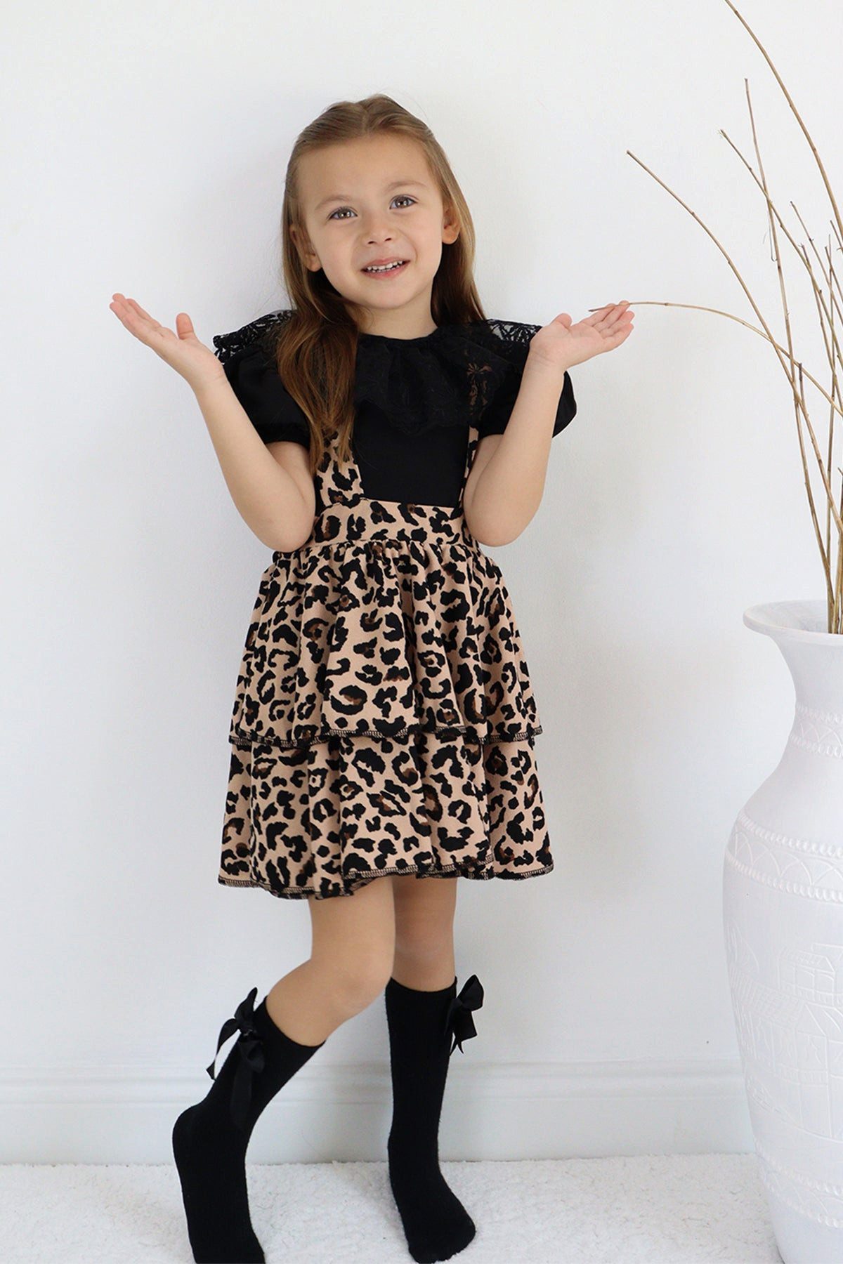 Shirt & Rock Kleid im Leopardenmuster und kurzarm Oberteil mit Spitzendetails