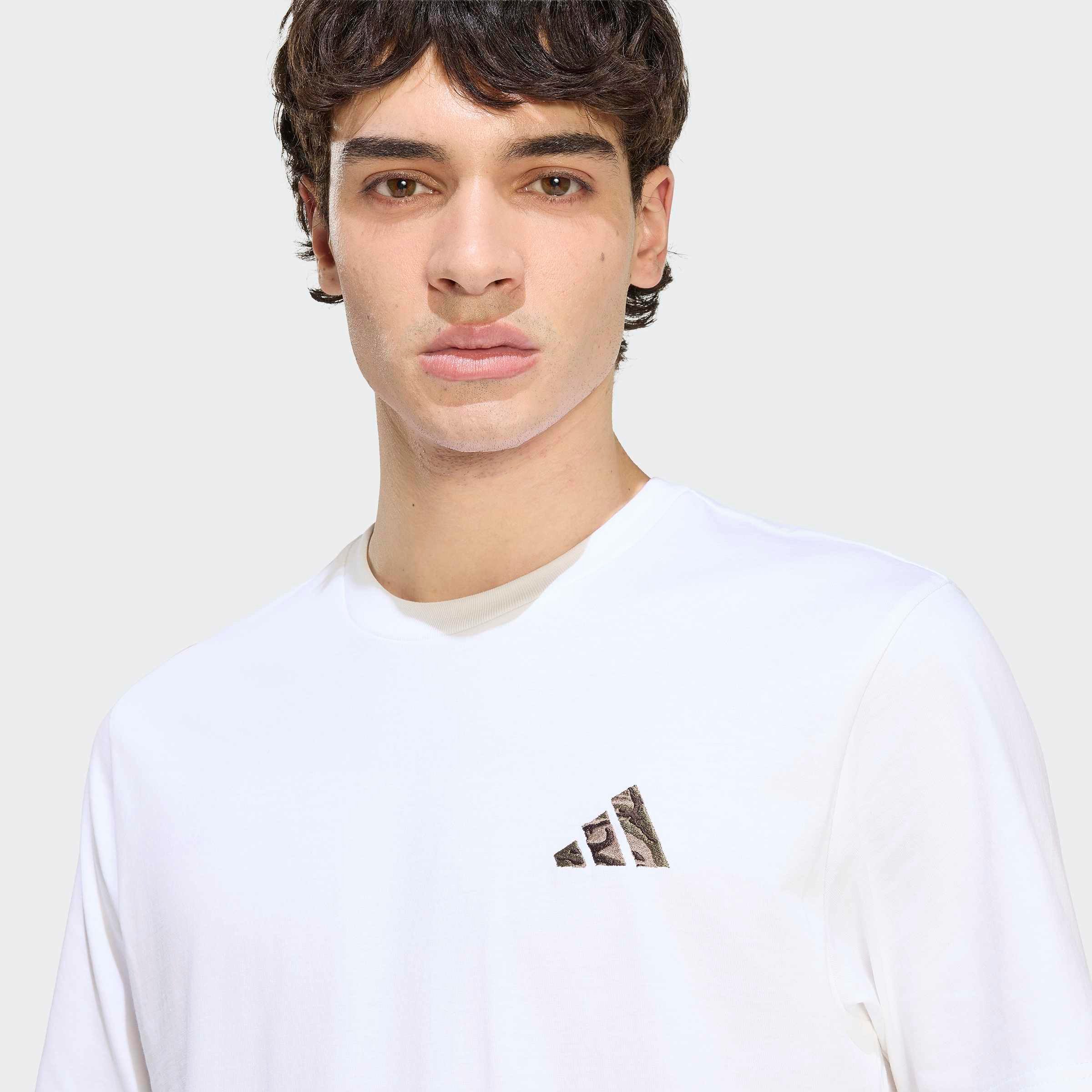 adidas Sportswear T-Shirt CAMO GRAFIK, KLEINE LOGOSTICKEREI