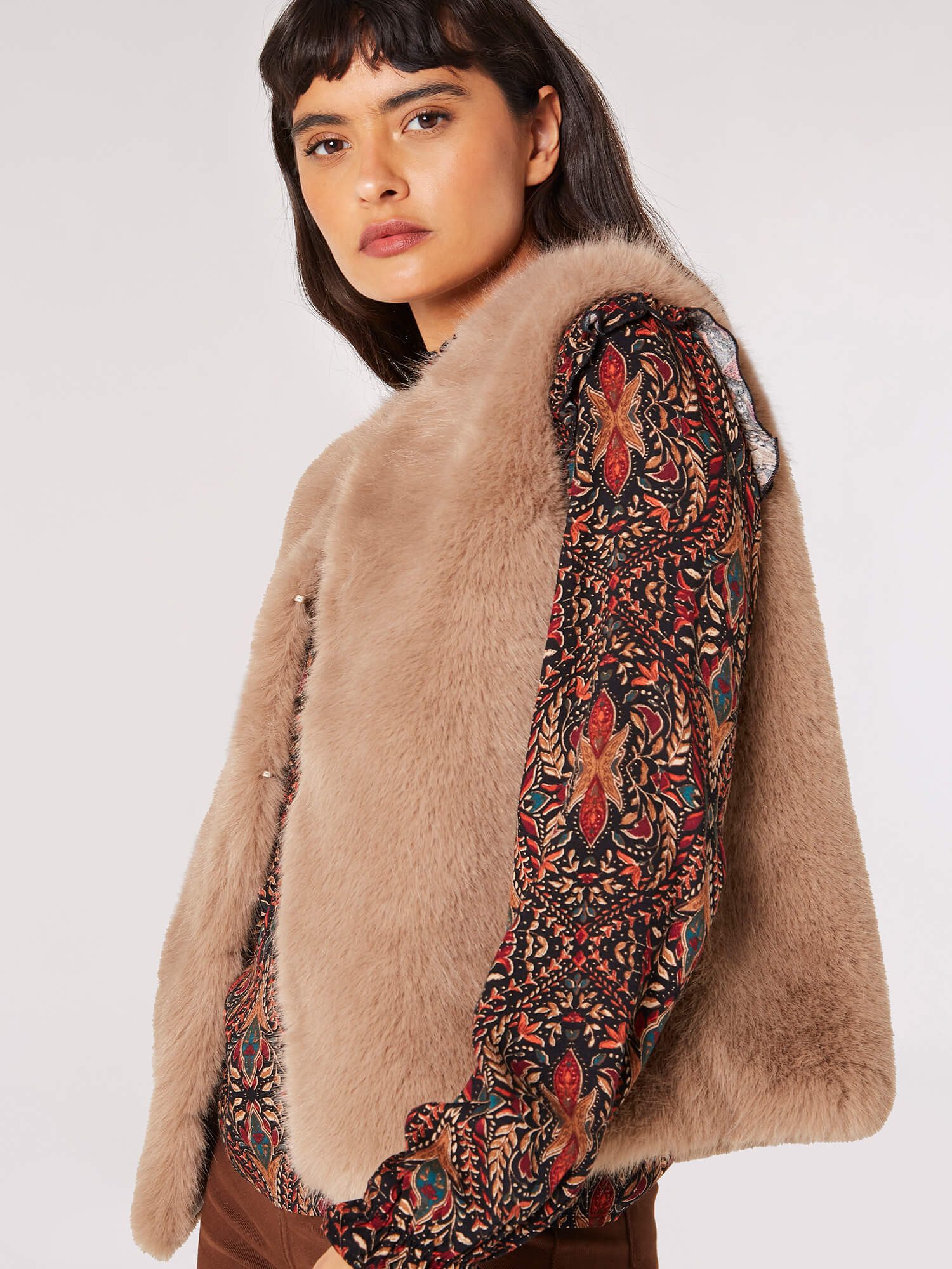 Apricot Fellimitatweste weiche Weste mit Haken & Ösen günstig online kaufen