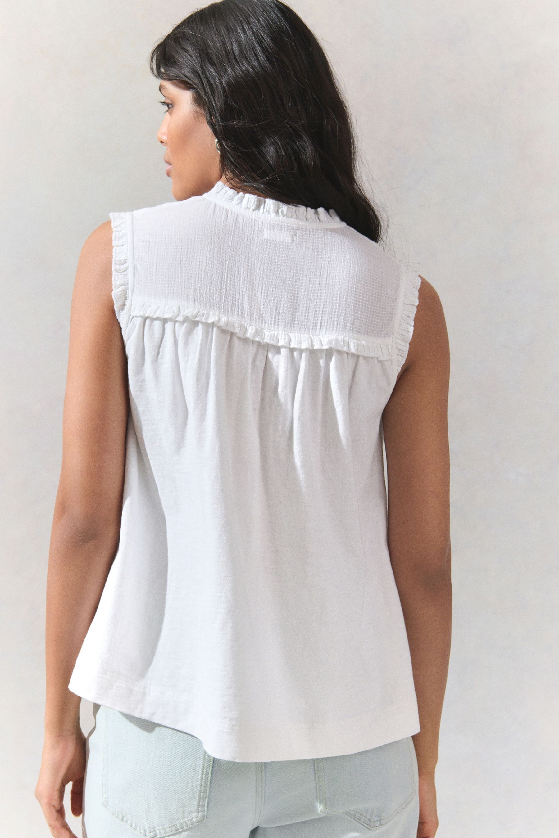 Next Rüschenbluse Ärmelloses Oberteil mit Stickerei und Rüschen (1-tlg) günstig online kaufen