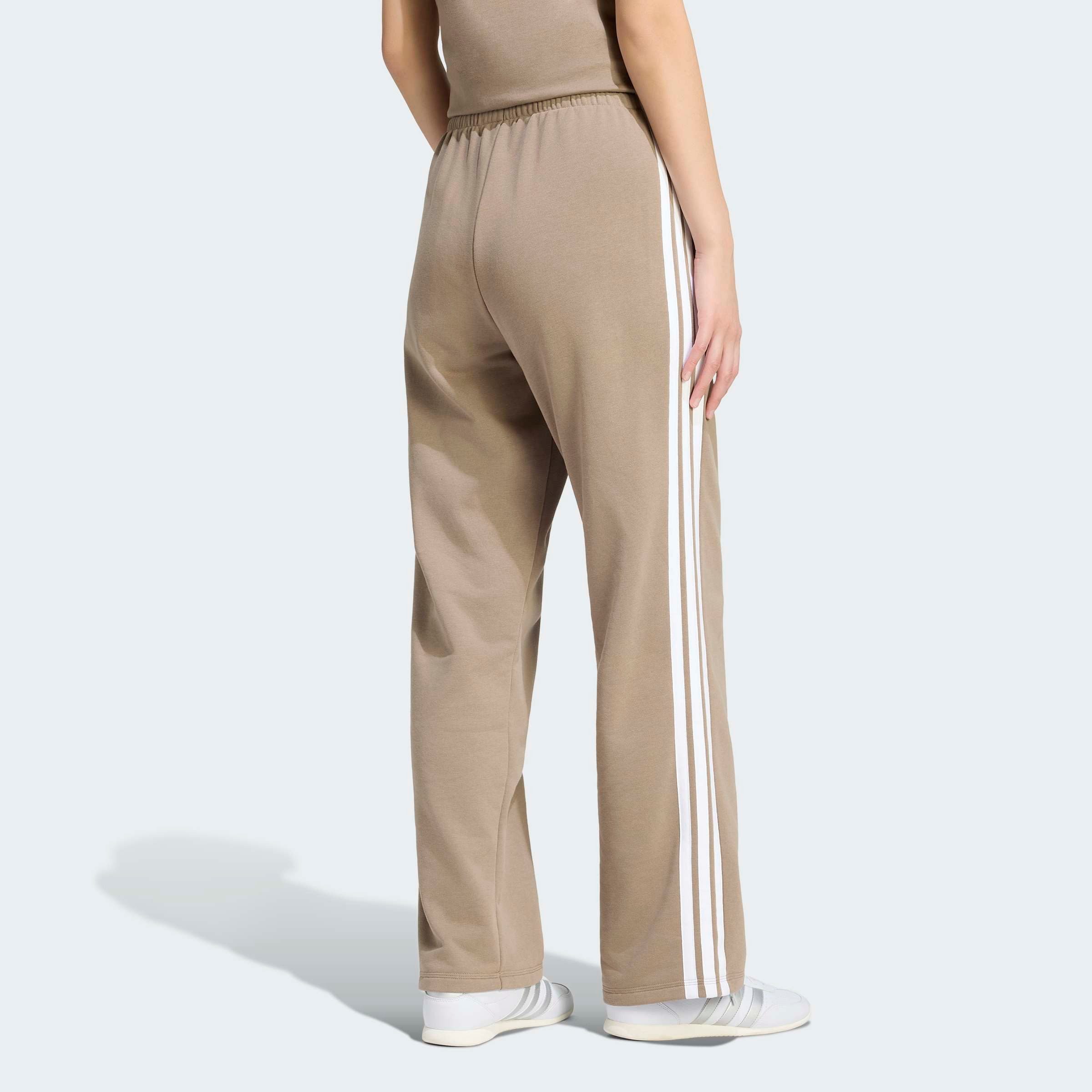 adidas Sportswear Sporthose ESSENTIALS 3-STREIFEN OPEN HEM FRENCH TERRY Reguläre Passform, aus weichem French Terry