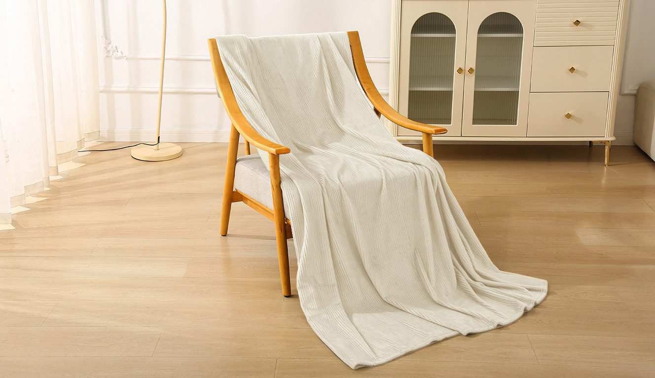 Wohndecke Shakira, Prägerdruck mit Waffeloptik, Kuscheldecke, Bruno Banani, Weiche Kuscheldecke mit Prägedruck in Waffeloptik, 150x200 cm – Bild 5 von 5