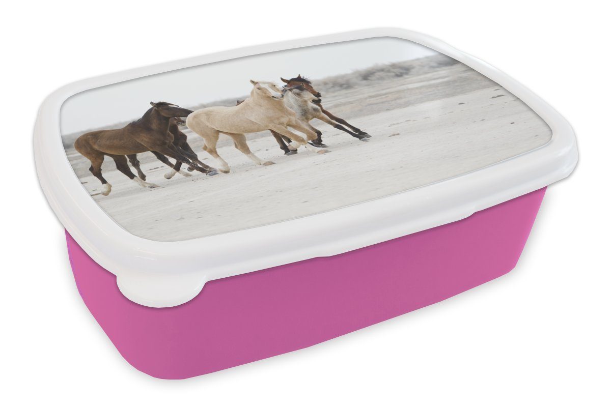 MuchoWow Lunchbox Wildpferde traben in einer Gruppe, Kunststoff, (2-tlg), Brotbox für Erwachsene, Brotdose Kinder, Snackbox, Mädchen, Kunststoff rosa