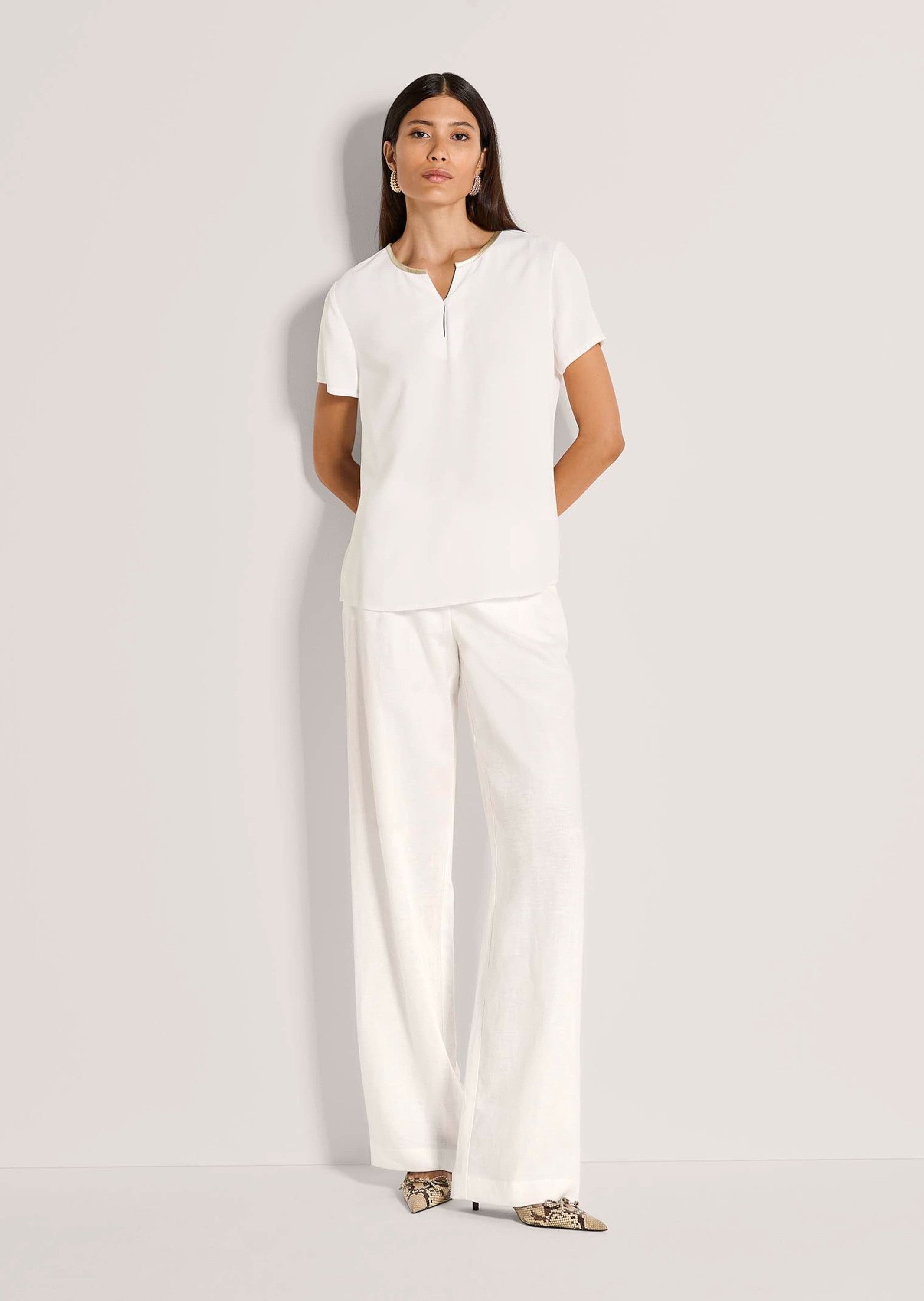 MADELEINE Kurzarmbluse Schlupfbluse mit Kontrastpaspel Viskosebluse mit Halbarm und Rundhals mit V-Schlitz und Knopf