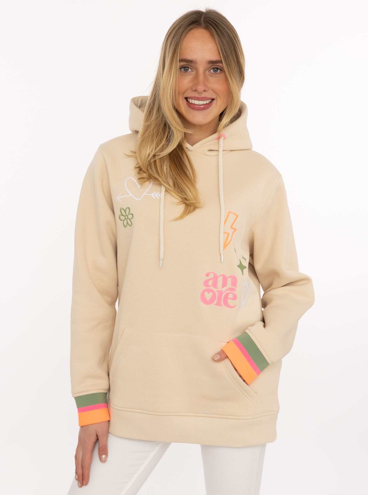 Zwillingsherz Hoodie "Patches & Amore" farbenfrohe Stickereien, Kapuze und Fronttasche