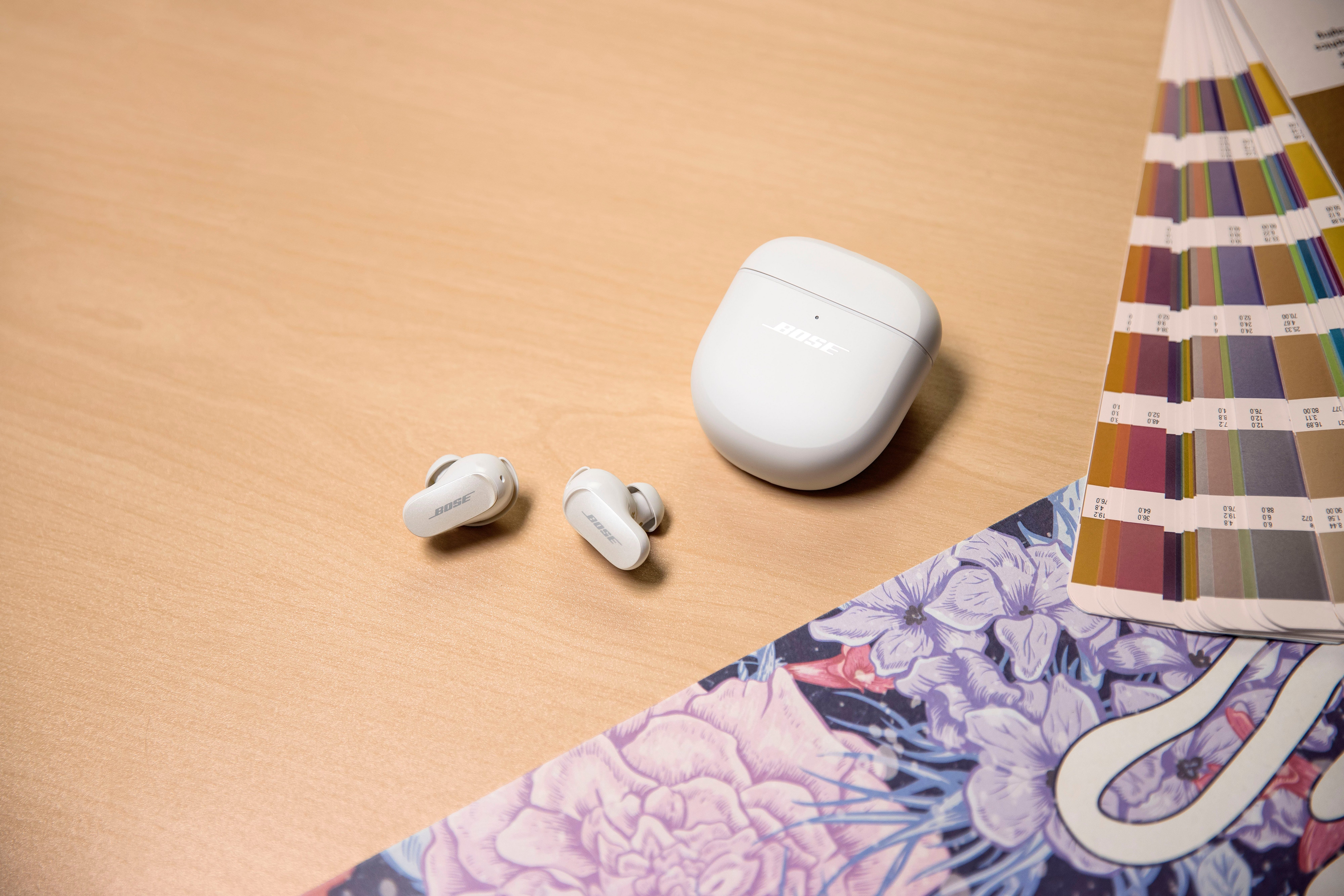 Bose QuietComfort® Earbuds II personalisiertem Klang) In-Ear-Kopfhörer Lärmreduzierung (Freisprechfunktion, kabellose In-Ear-Kopfhörer wireless Anrufe soapstone Noise-Cancelling, mit Steuerung Bluetooth, und für integrierte Musik