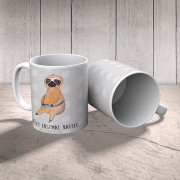 Mr. & Mrs. Panda Tasse Faultier Kaffee - Grau Pastell - Geschenk, Kaffeeliebe, Lieblingstier, Keramik, Herzberührende Designs