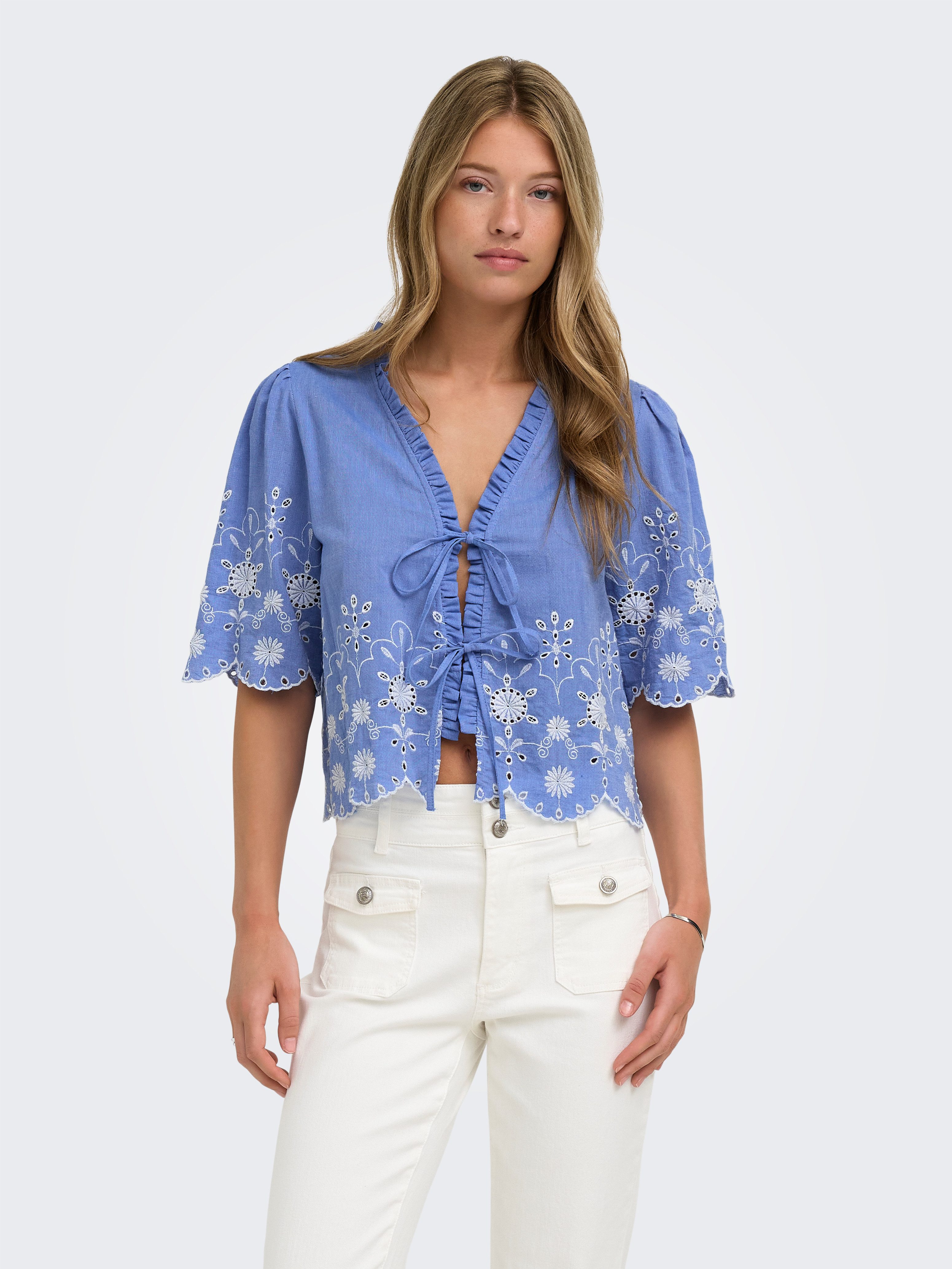 ONLY Kurzarmbluse ONLMIFFY S/S EMB TIE TOP NOOS WVN Baumwolle, regular fit, V-Ausschnitt