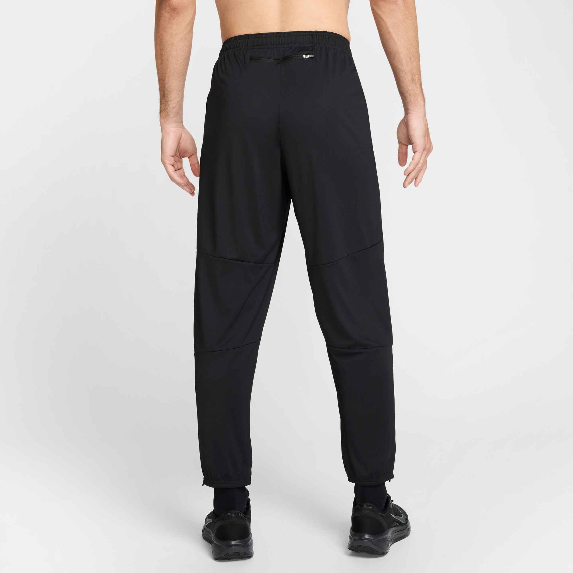 Nike Laufhose M NK DF CHALLENGER KNIT PANT aus Strickmaterial, atmungsaktiv
