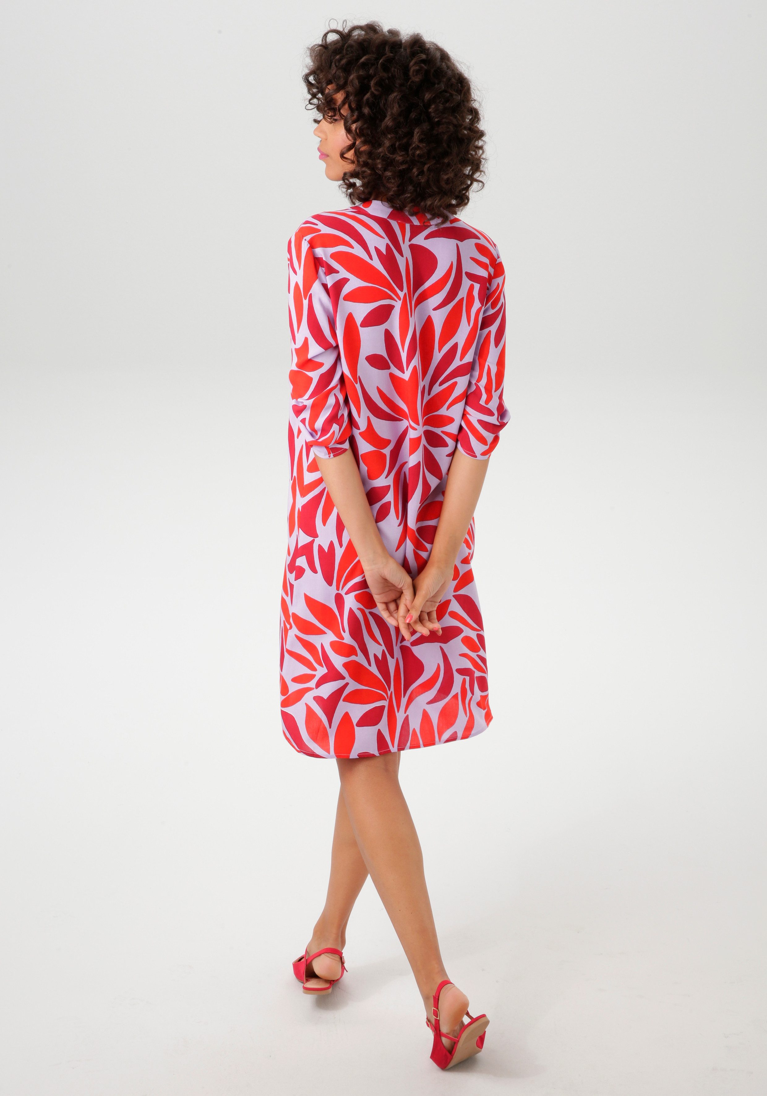 Aniston CASUAL Blusenkleid mit farbharmonischen, grafischen Blätterdruck