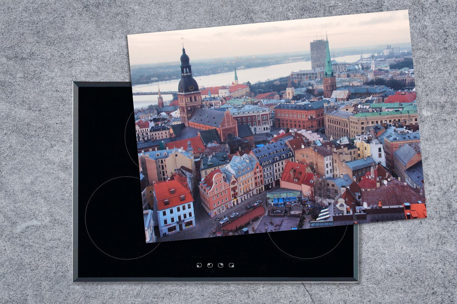 Arbeitsfläche tlg), Altstadt von MuchoWow Mobile cm, Vinyl, (1 nutzbar, Riga, Herdblende-/Abdeckplatte 70x52 Ceranfeldabdeckung