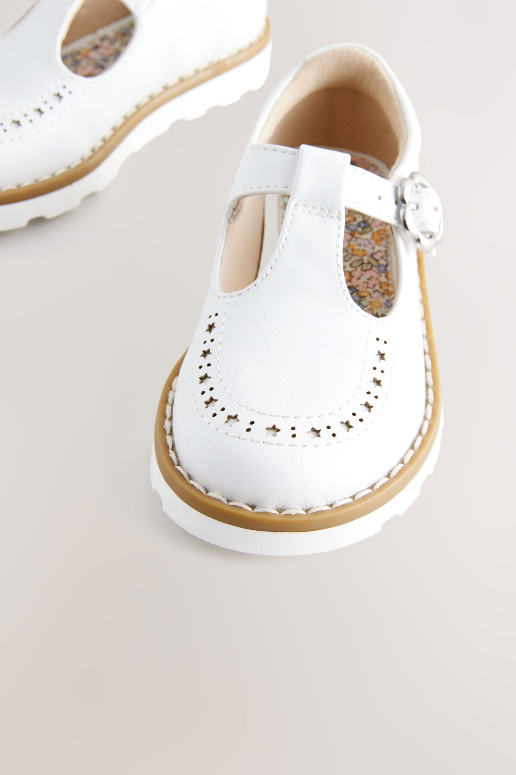Next T-Steg-Schuhe, weite Passform T-Strap-Sandale (1-tlg) günstig online kaufen