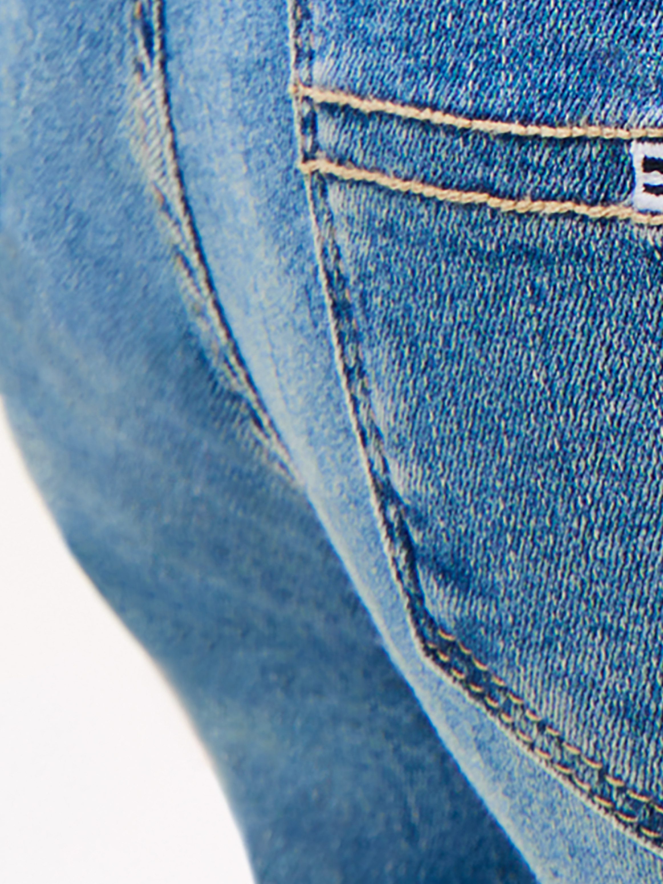 Tommy Jeans Skinny-fit-Jeans NORA MID RISE mit Waschung, Logo-Badge