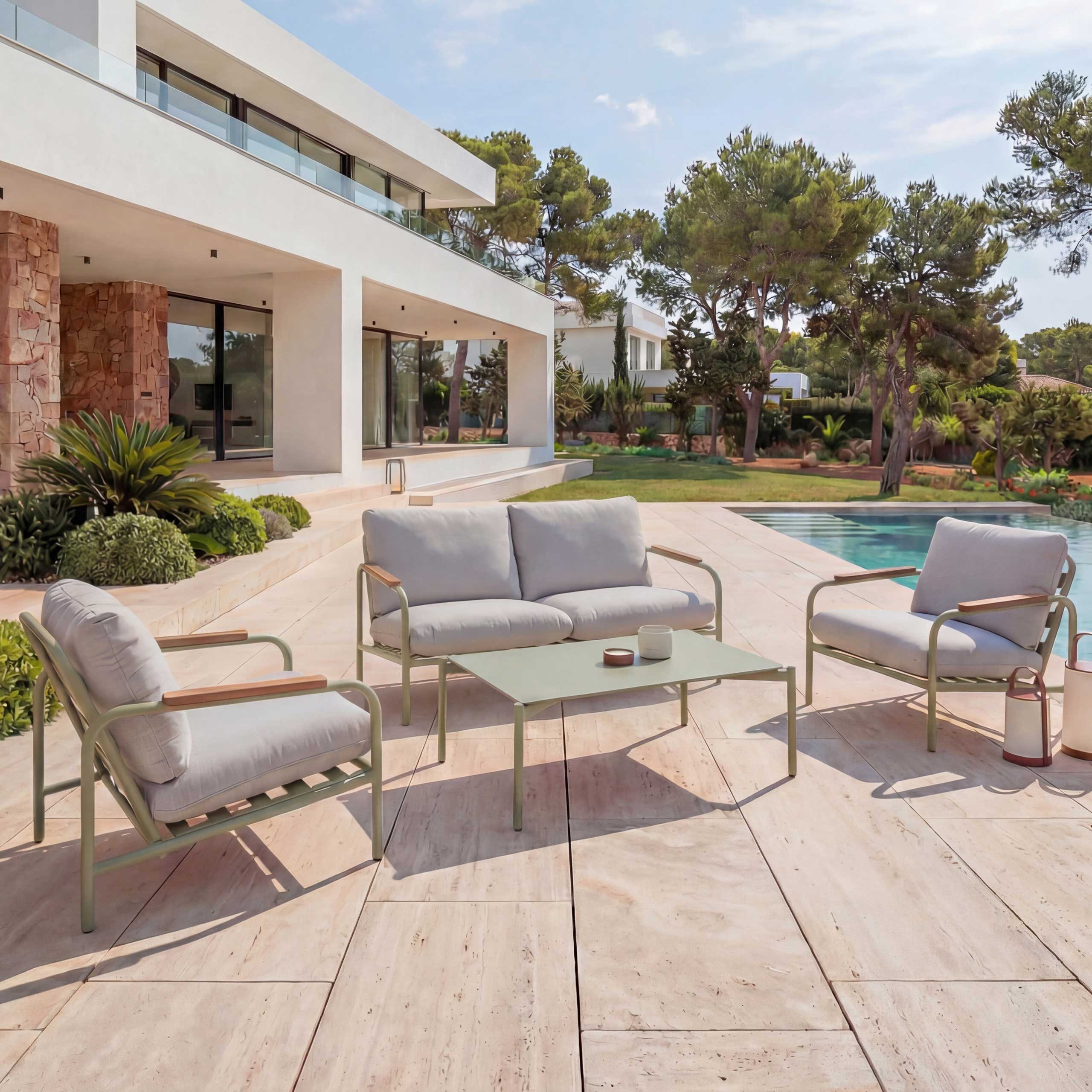 MCW Gartenlounge-Set MCW-O11-SE, (Set, 4-tlg., 1x 2-Sitzer Gartenbank, 2x Sessel und 1x Tisch), Mit höhenverstellbaren Fußbodenschonern