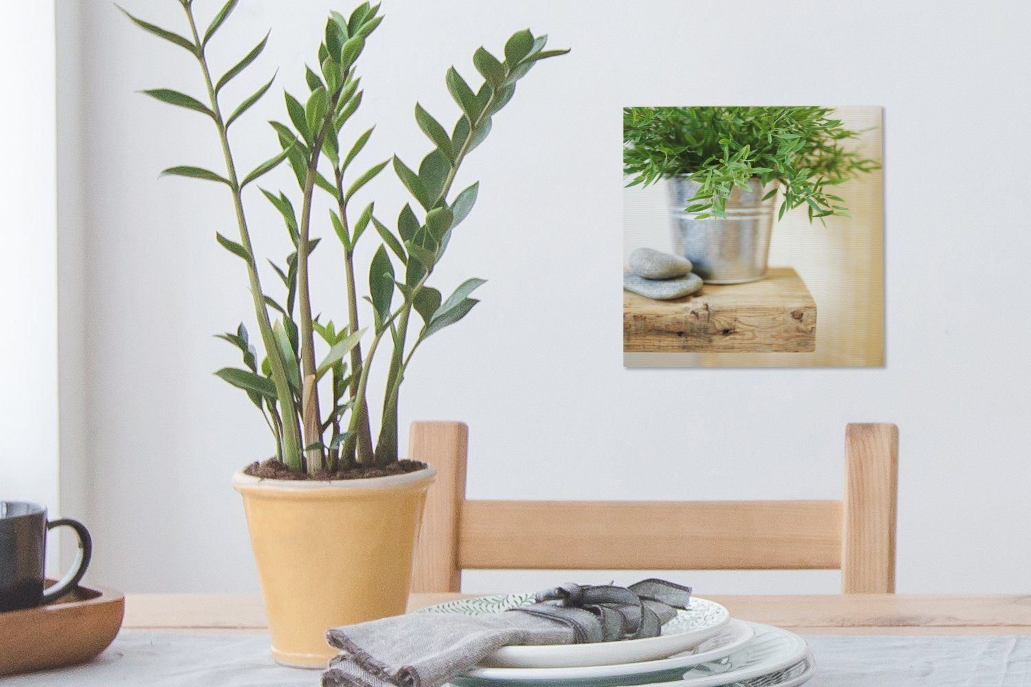 Schlafzimmer auf Bilder Leinwand St), für Leinwandbild mit Estragonpflanzen OneMillionCanvasses® Metallbehälter (1 einem Wohnzimmer Holztisch,
