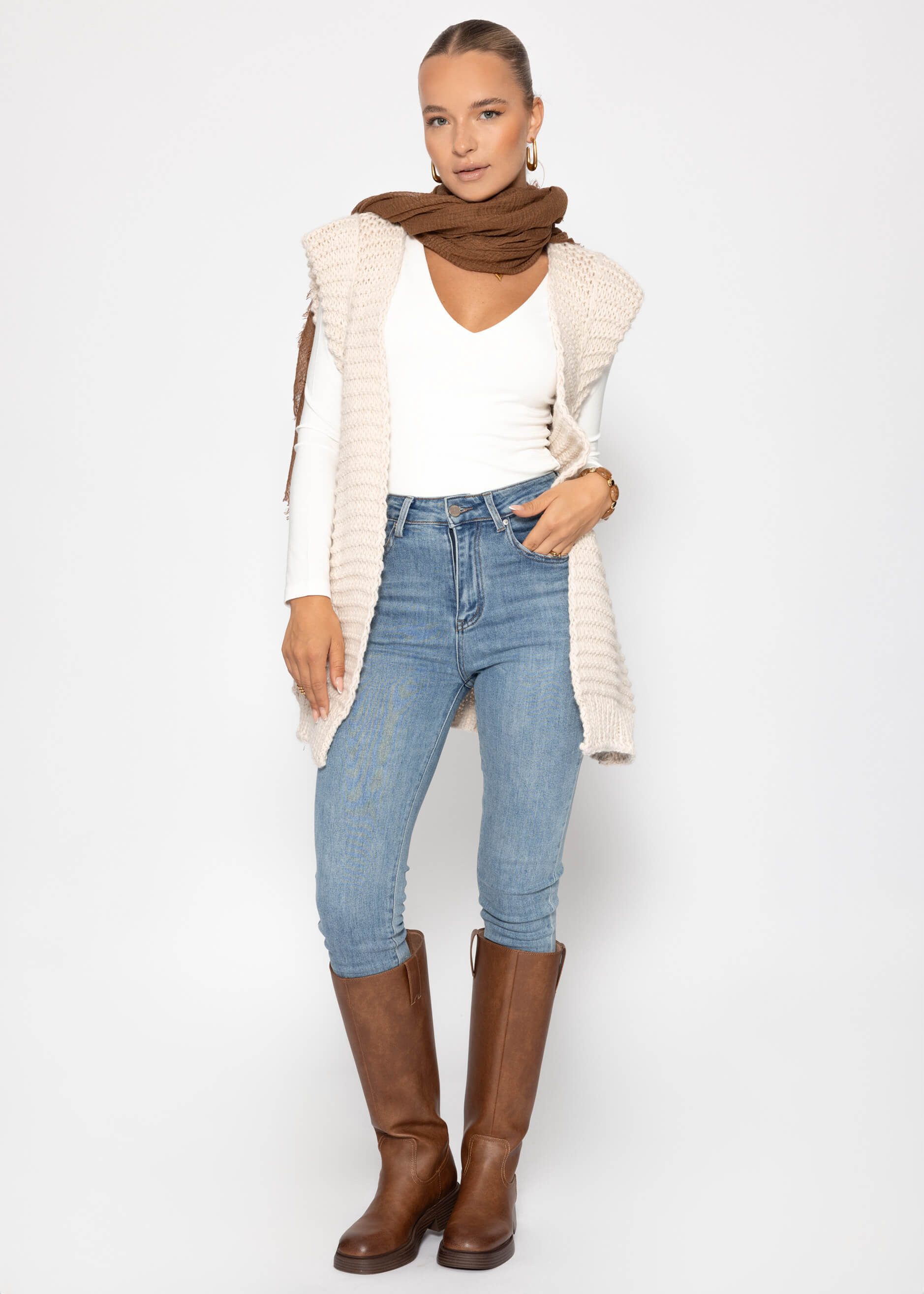 SASSYCLASSY Strickweste Lange ärmellose Strickweste für Damen Weste aus grobem Strick mit strukturierten Schultern Offwhite Schwarz