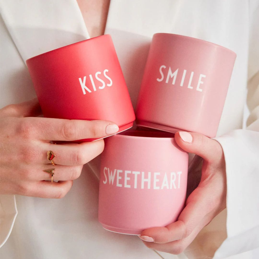 suebidou Becher Porzellanbecher Designbecher farbenfrohe Statement-Tasse, nachhaltig, kreativ