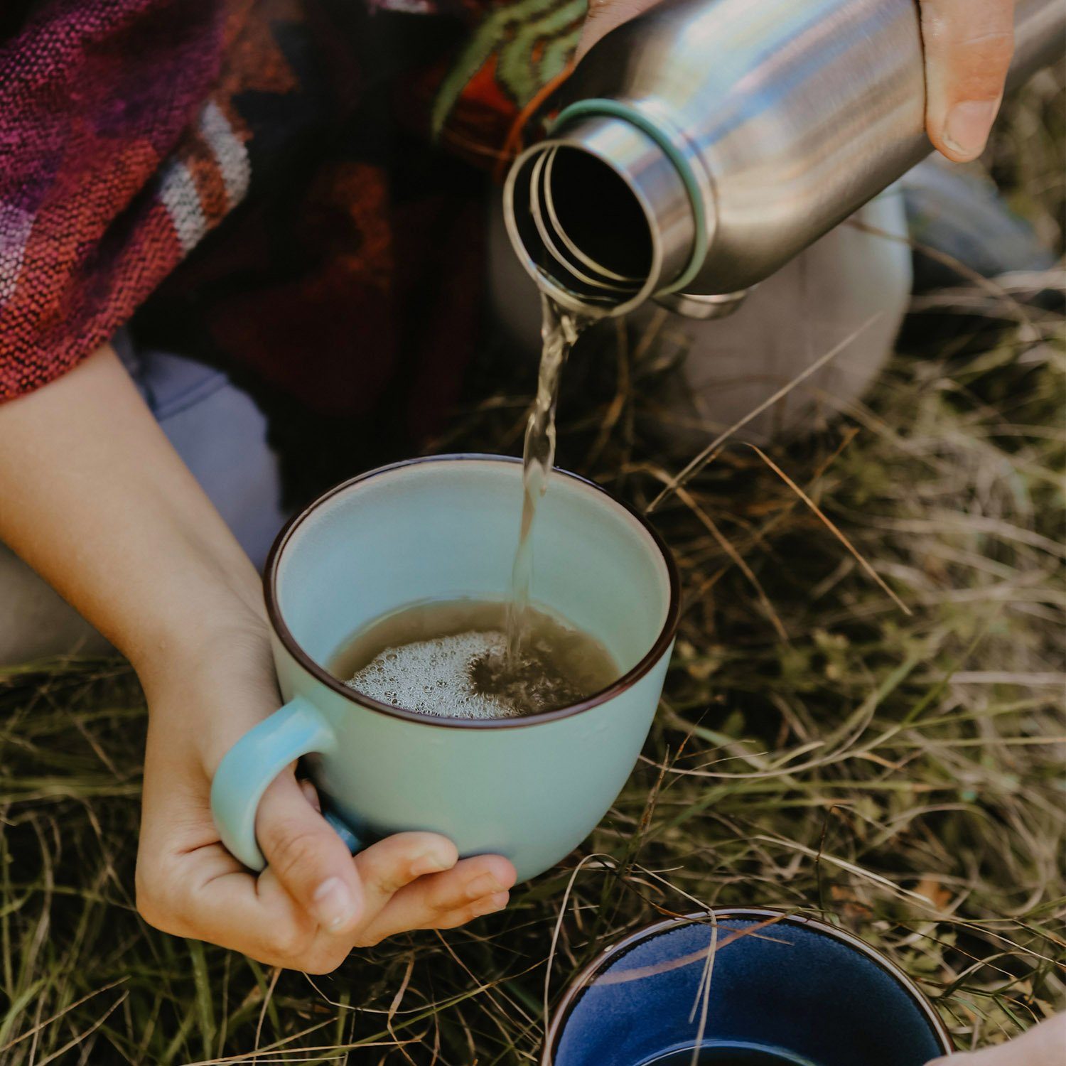 black+blum Isolierflasche Insulated Bottle, Edelstahl, Tragschlaufe aus Kunstleder, 500 ml