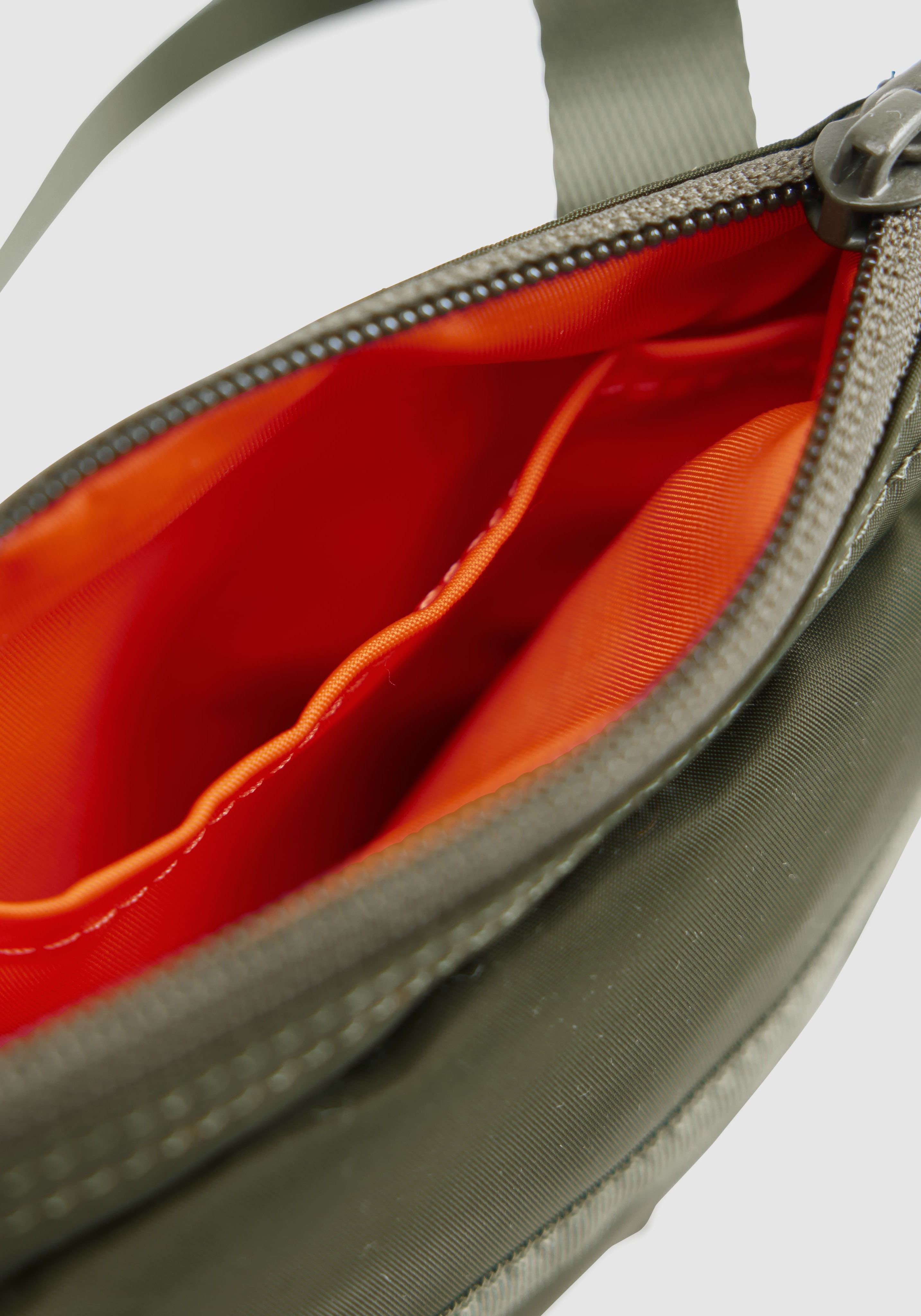 Levi's® Umhängetasche MISSION BAY CROSSBODY POUCH, praktische Größe
