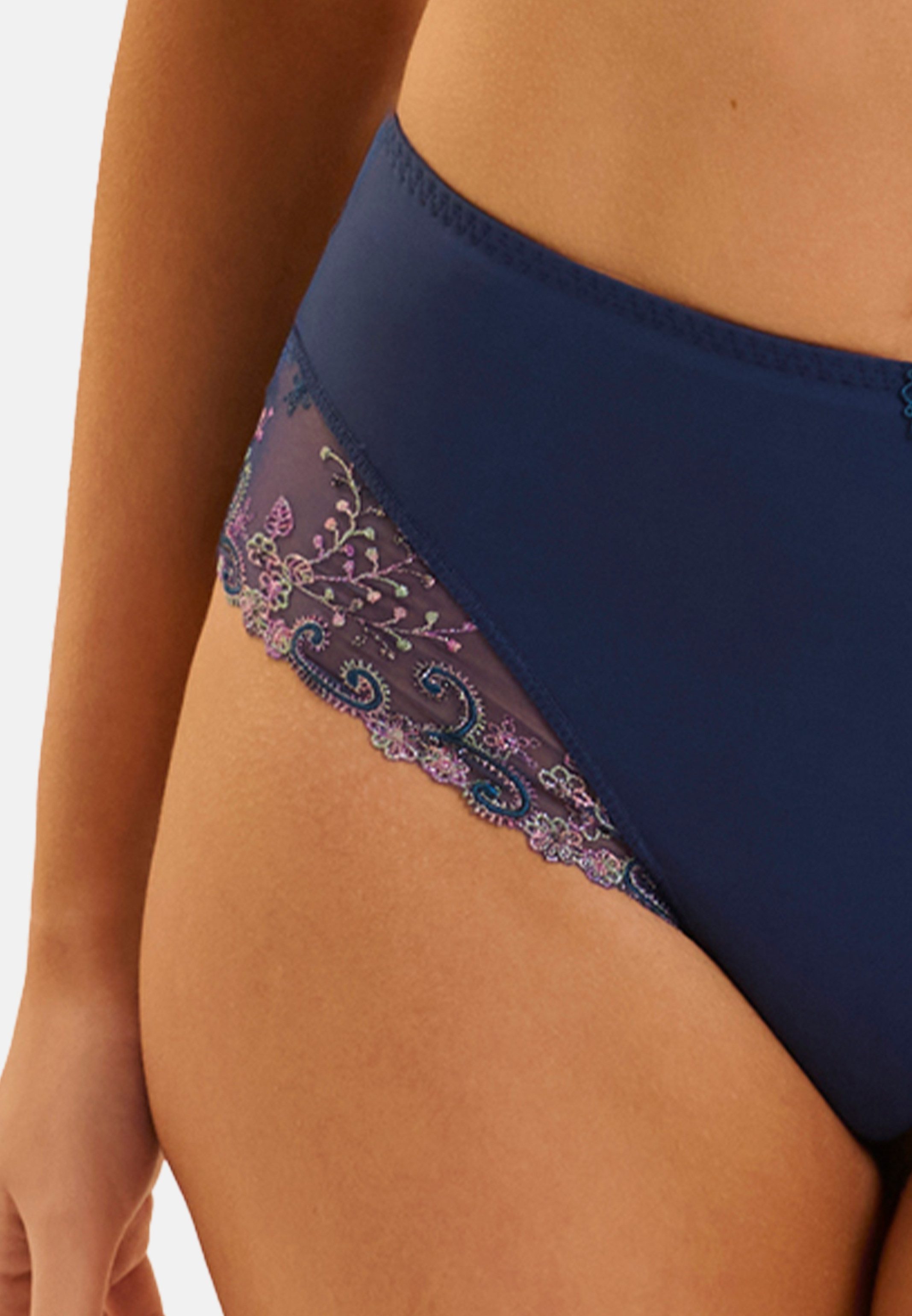 SIMONE PERELE Taillenslip Délice (1-St) Taillen Slip - Atmungsaktiv - Zarte Stickerei auf transparentem Tüll – Bild 4 von 5