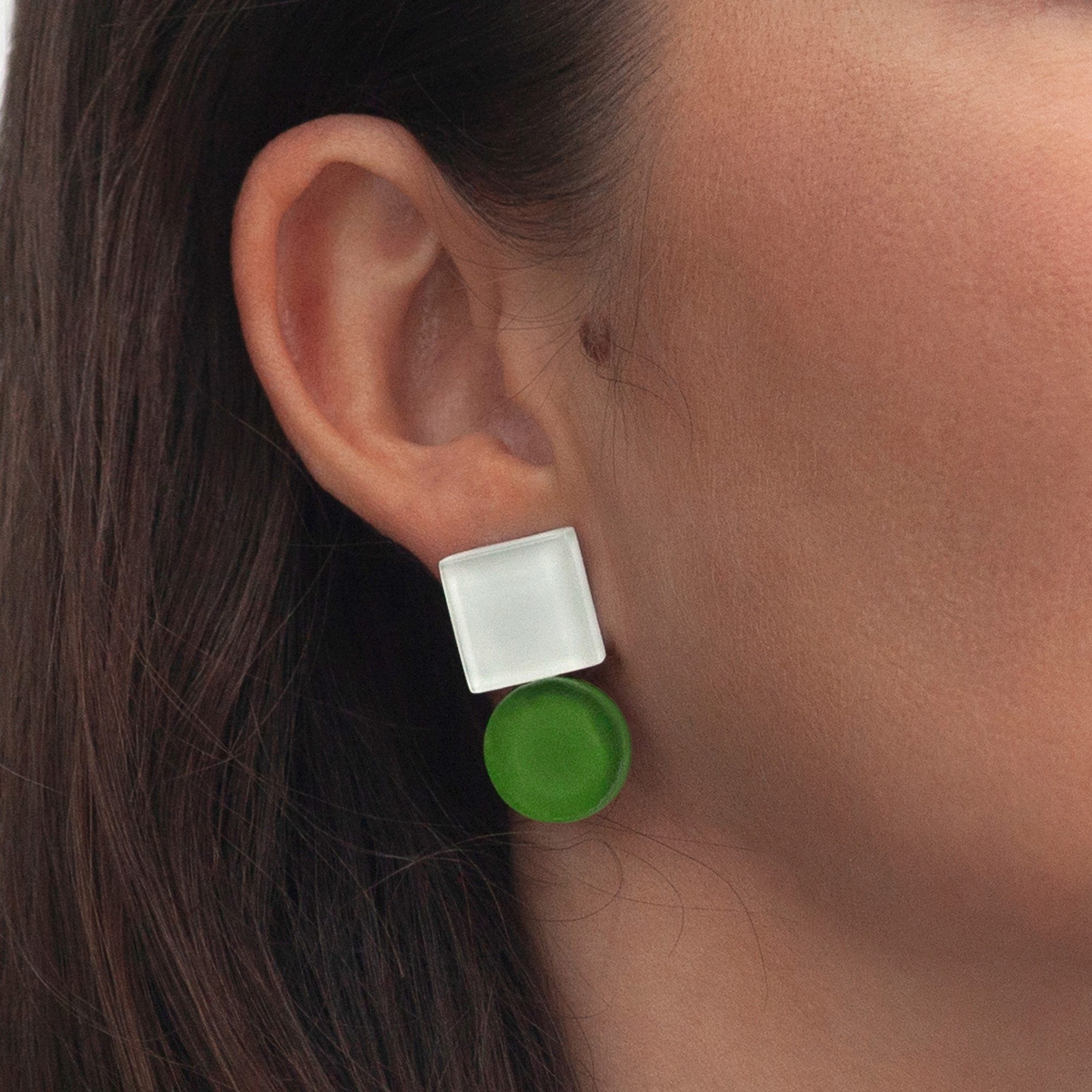 ALEXASCHA Paar Ohrstecker Geometrische Ohrringe aus Glas – farbenfroh & handgemacht