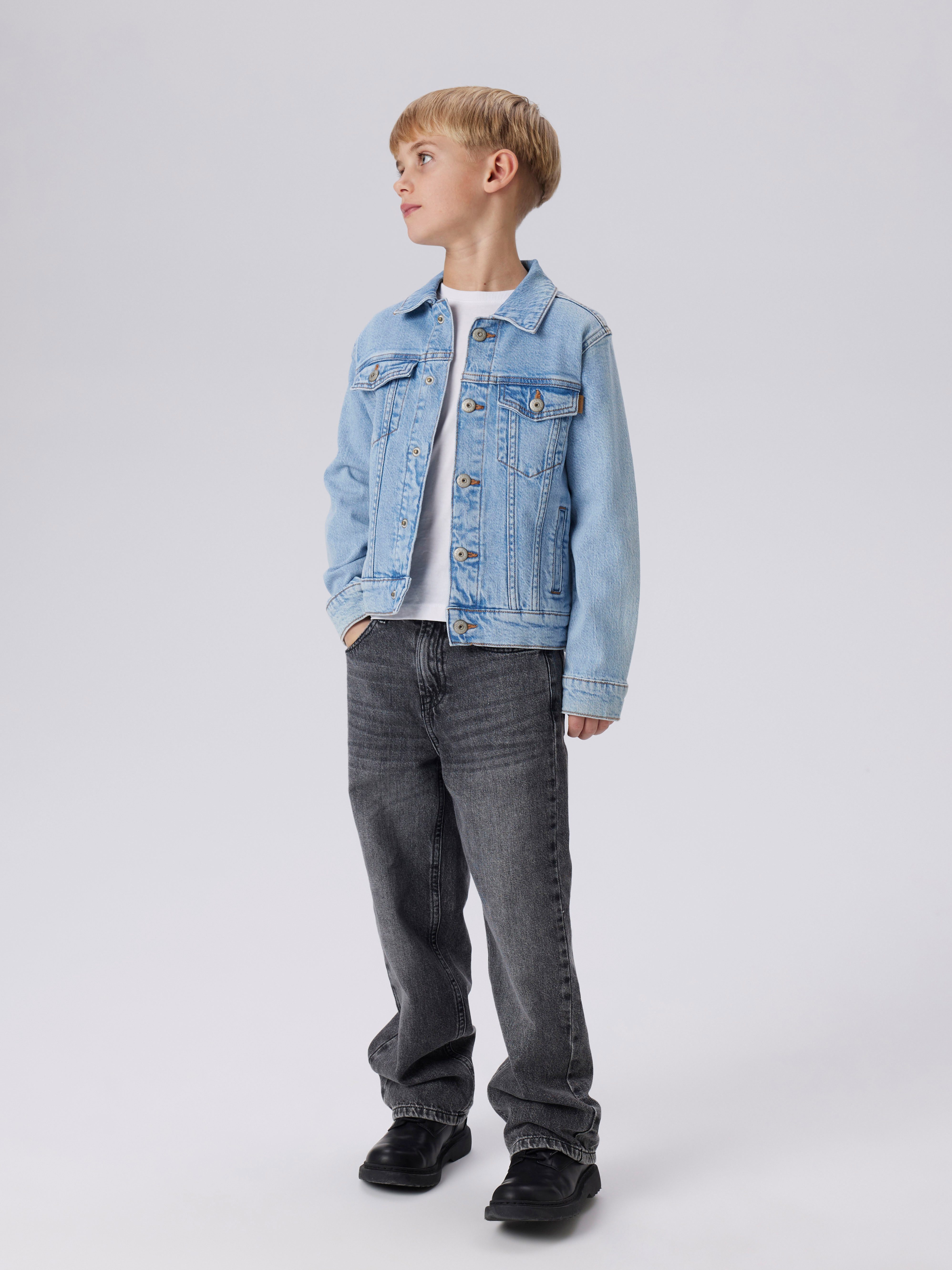 Name It Jeansjacke NKMJAGGER für Jungen mit Brusttaschen und elastischem Denim regular fit, Denim, Abriebeffekte, Umlegekragen
