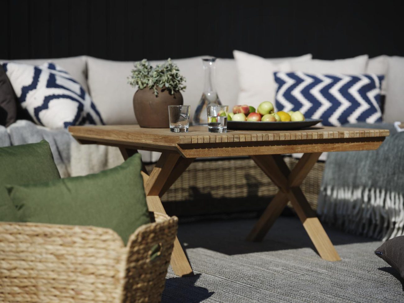 Brafab Couchtisch Julita aus Teakholz, 90 cm