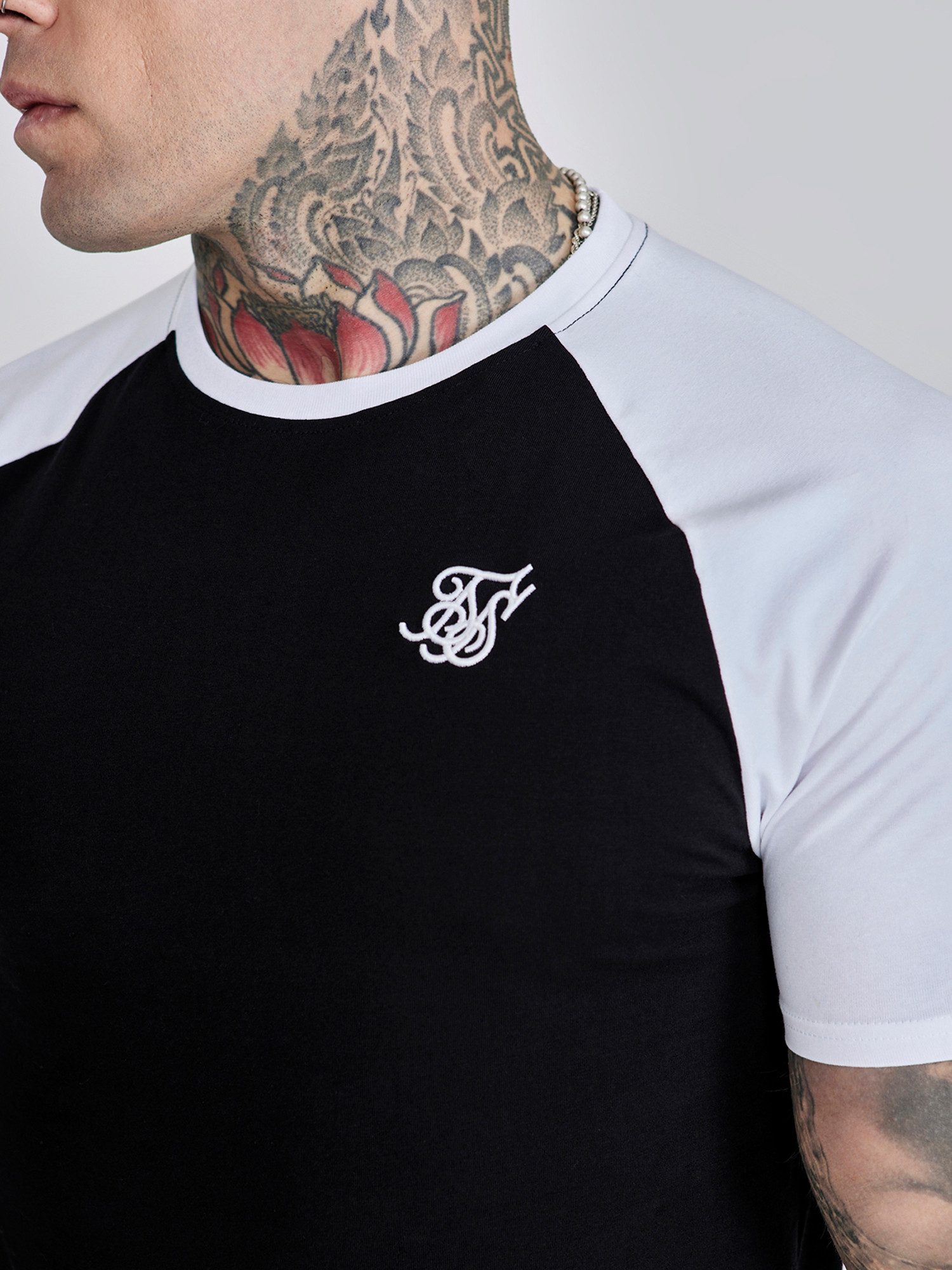 Siksilk T-Shirt SikSilk Herren Schwarz-Weiß Raglan T-Shirt günstig online kaufen