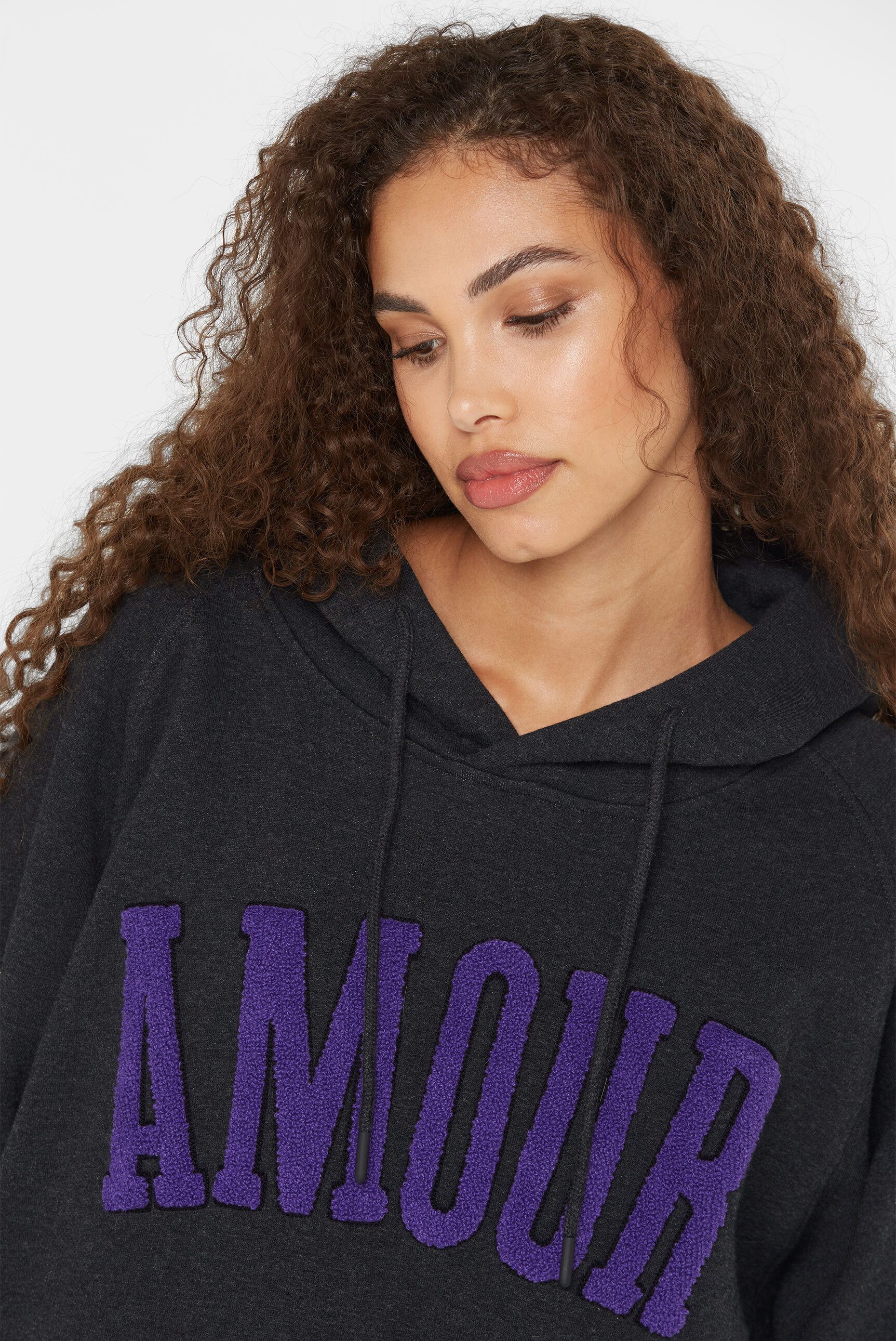 SENSES.THE LABEL Kapuzensweatshirt mit Frottee Lettern – Bild 5 von 5