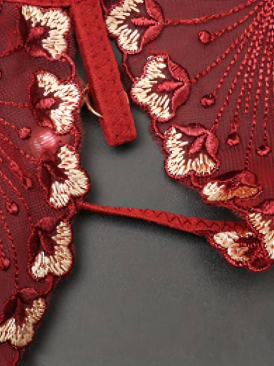 Elegant Love Tanga-Ouvert Tanga aus Netzstoff mit Spitze und Ouvert – Damen-Dessous Transparenter Blumen-String – Offen im Schritt