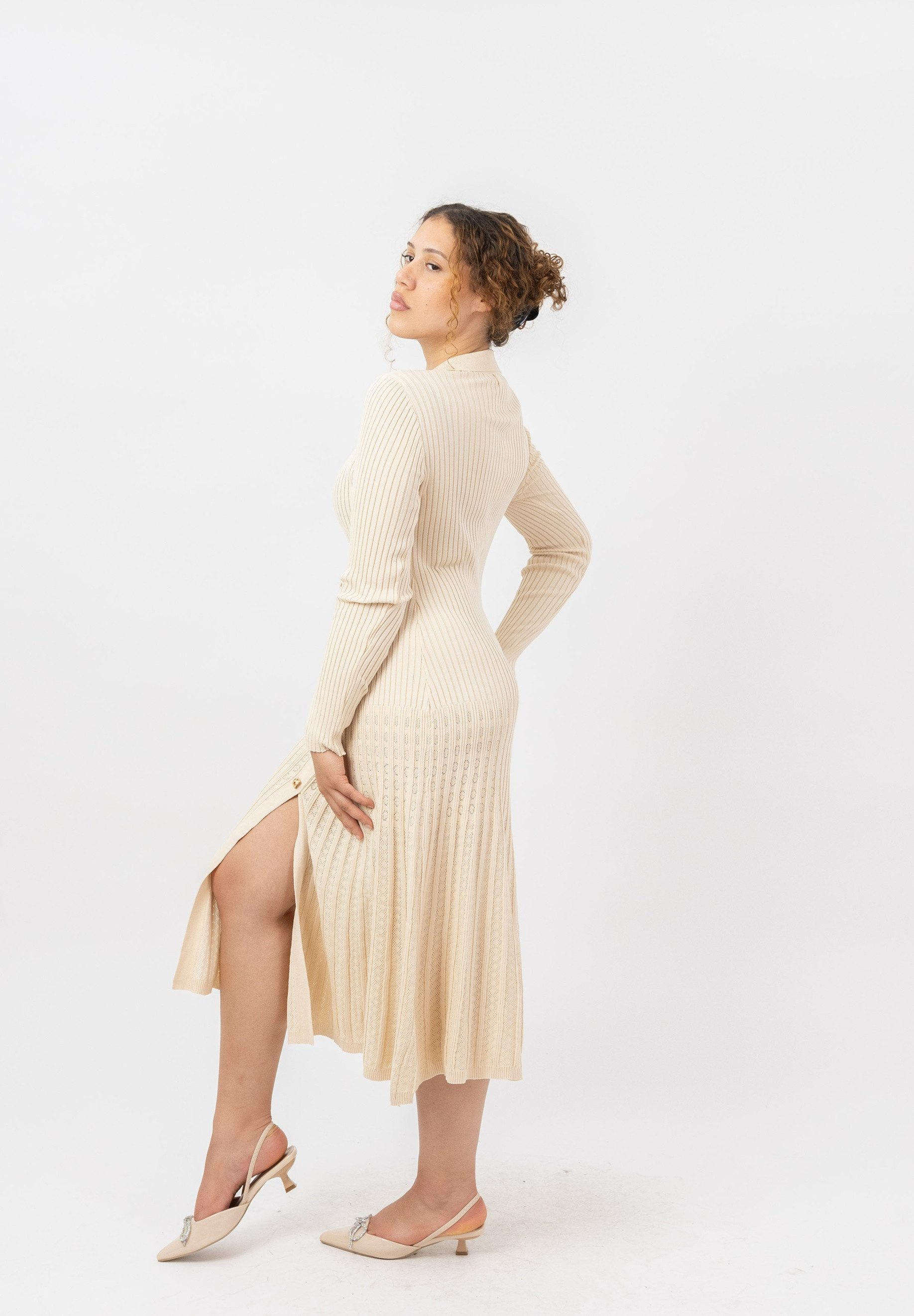 Elara Maxikleid — Damen Strickkleid in Midilänge mit Knopfleiste und Hemdkragen (1-tlg)