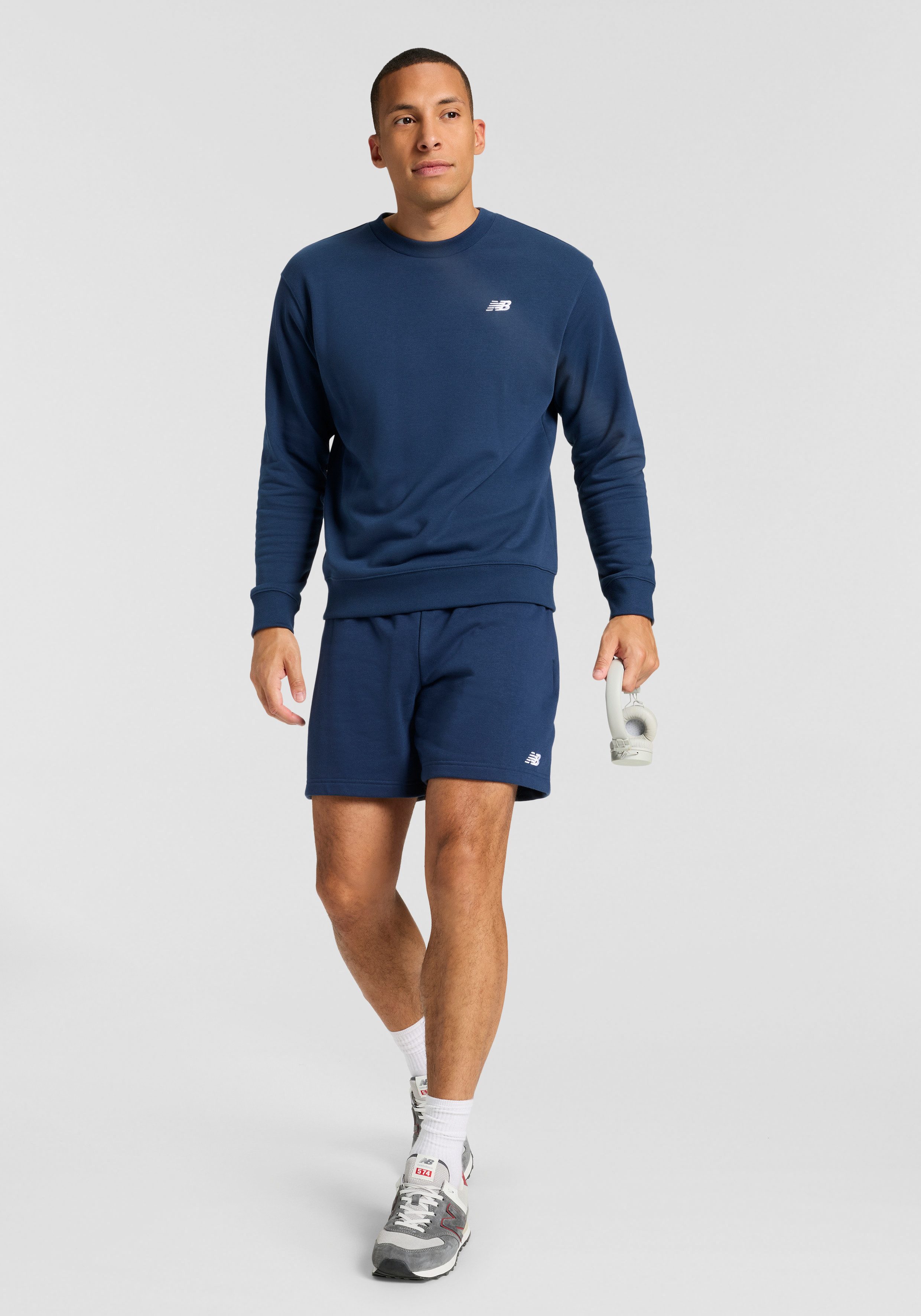 New Balance Sweatshirt SPORT ESSENTIALS FRENCH TERRY CREW mit Rundhalsausschnitt, in normaler Länge