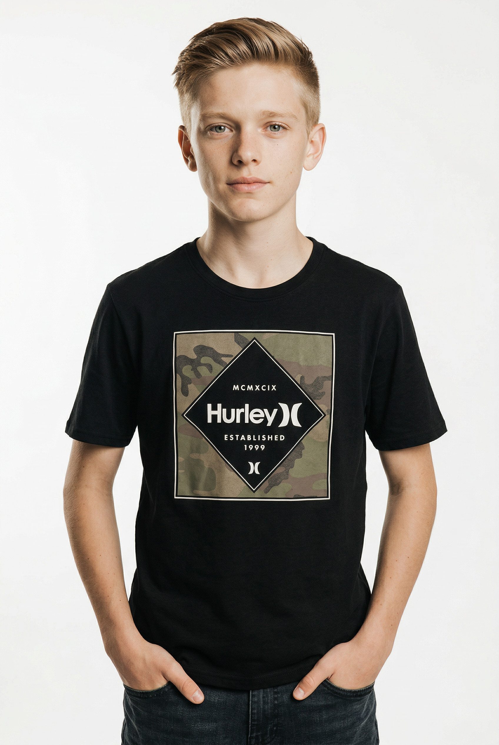 Hurley HRLB CAMO PRINT FILL POOLSIDE normale Schnittform, für Jugendliche, mit Rundhalsausschnitt