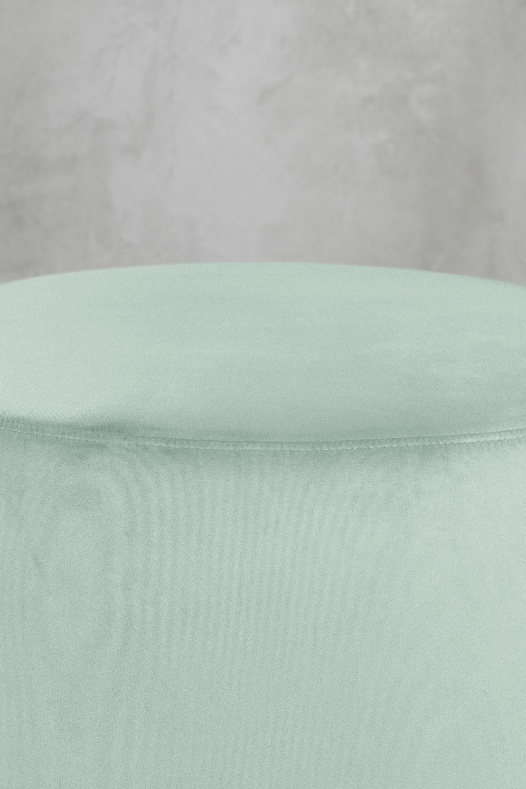 Epomella mit Samtbezug (47x55x55 in Sitzhocker cm), schmuseweichem Pouf carla&marge Mint