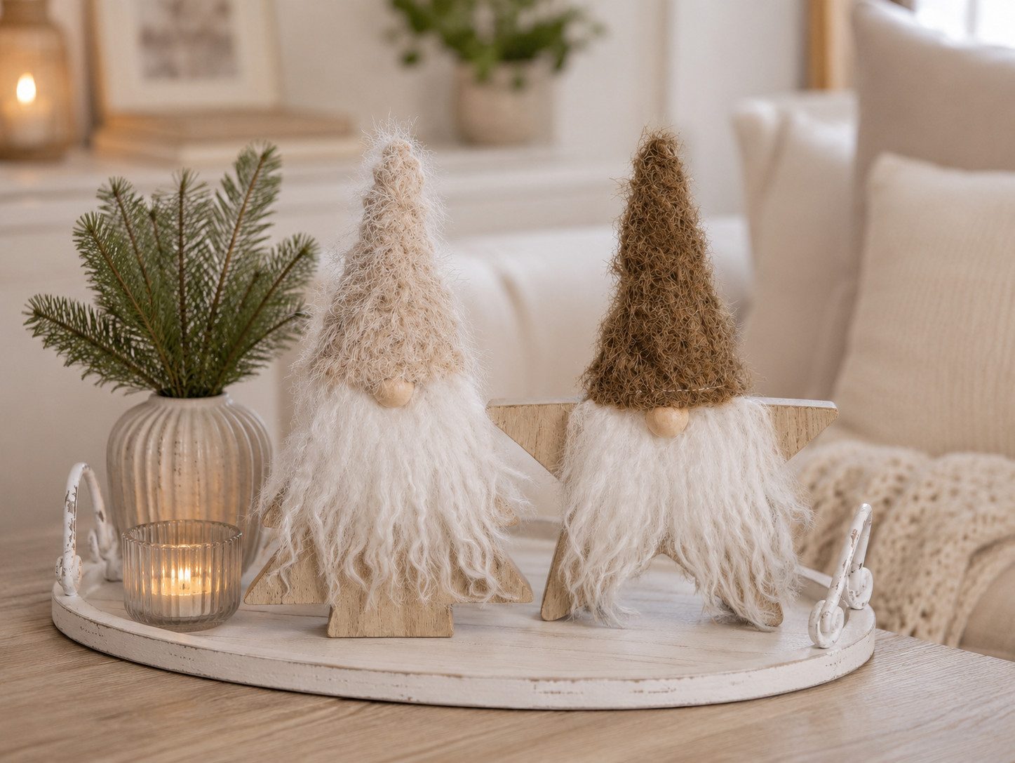 finehomegarden Wichtel Weihnachtswichtel Ø12x3,5cm H15cm Holz Pinie 2 Modelle sort. Wichtel (Set, 2 St., 2er Set), Baumwichtel Sternwichtel Weihnachtsdeko natur/braun Skulptur