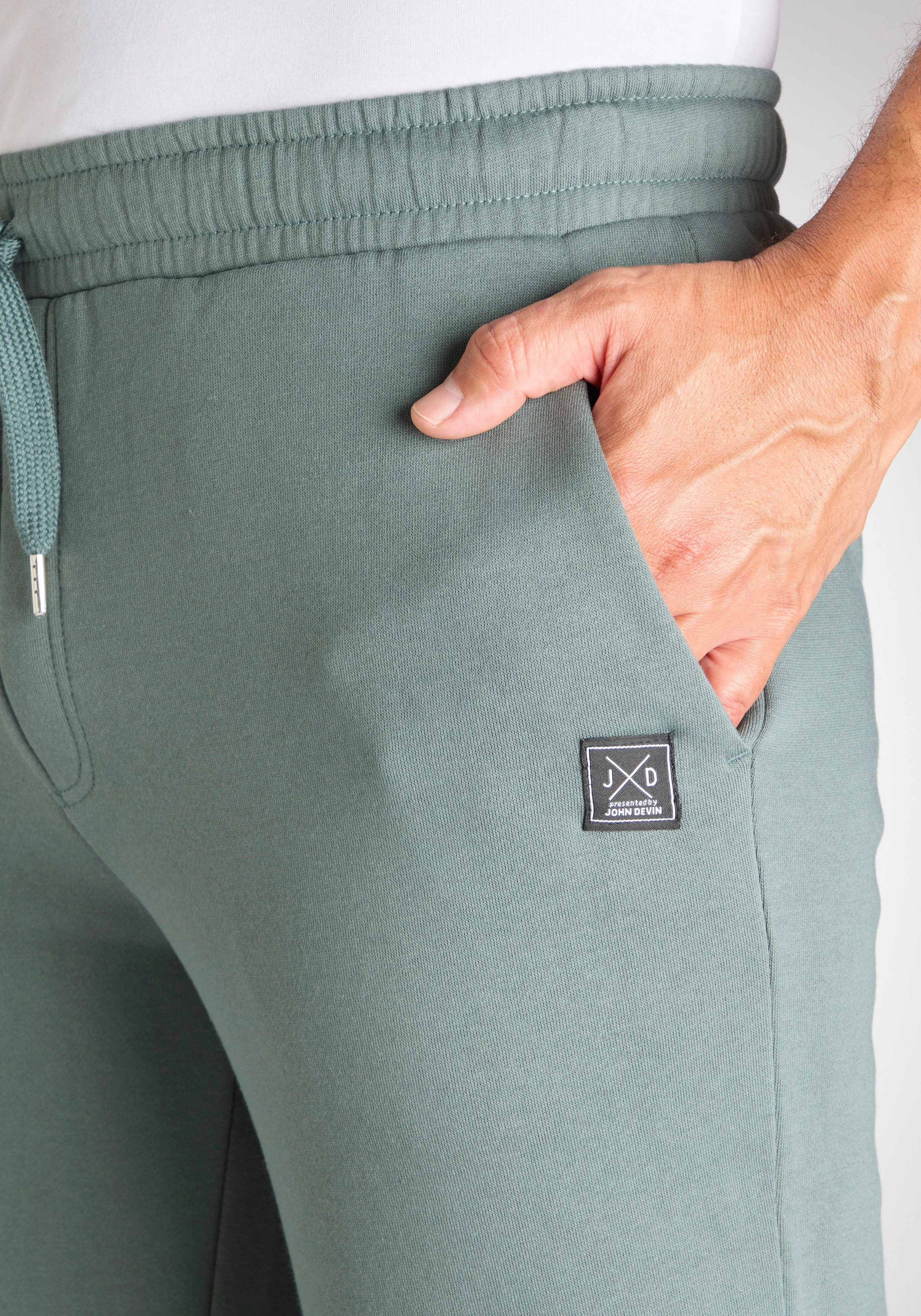 John Devin Sweatshorts - kurze Hose aus innen angerauter Sweatware mit breiter Kordel und seitlichen Taschen – Bild 4 von 5