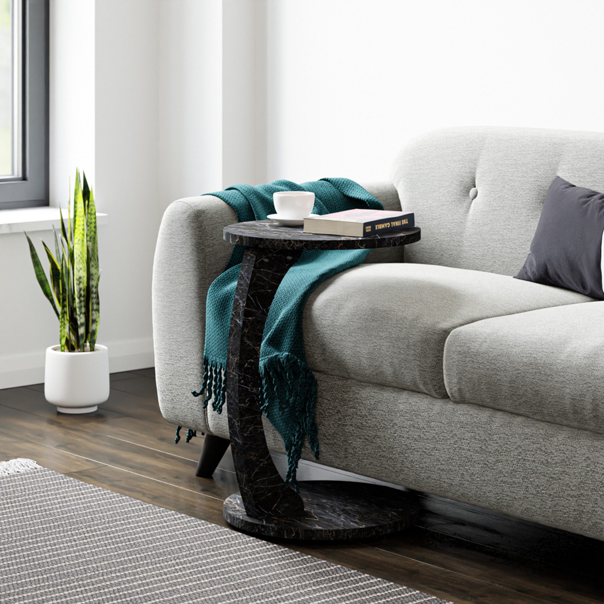 en.casa Beistelltisch, »Holeby« C-Form mit 4 Rollen rund 56 x Ø 38 cm Marmoroptik, schwarz