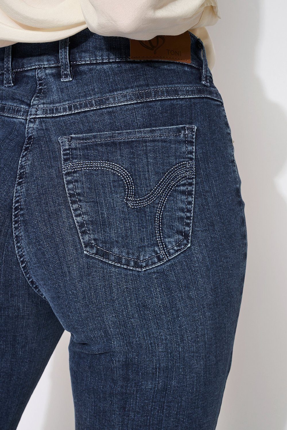 TONI 5-Pocket-Jeans Shaping-Effekt an und mit Shape 502 Po Bauch - Perfect mittelblau