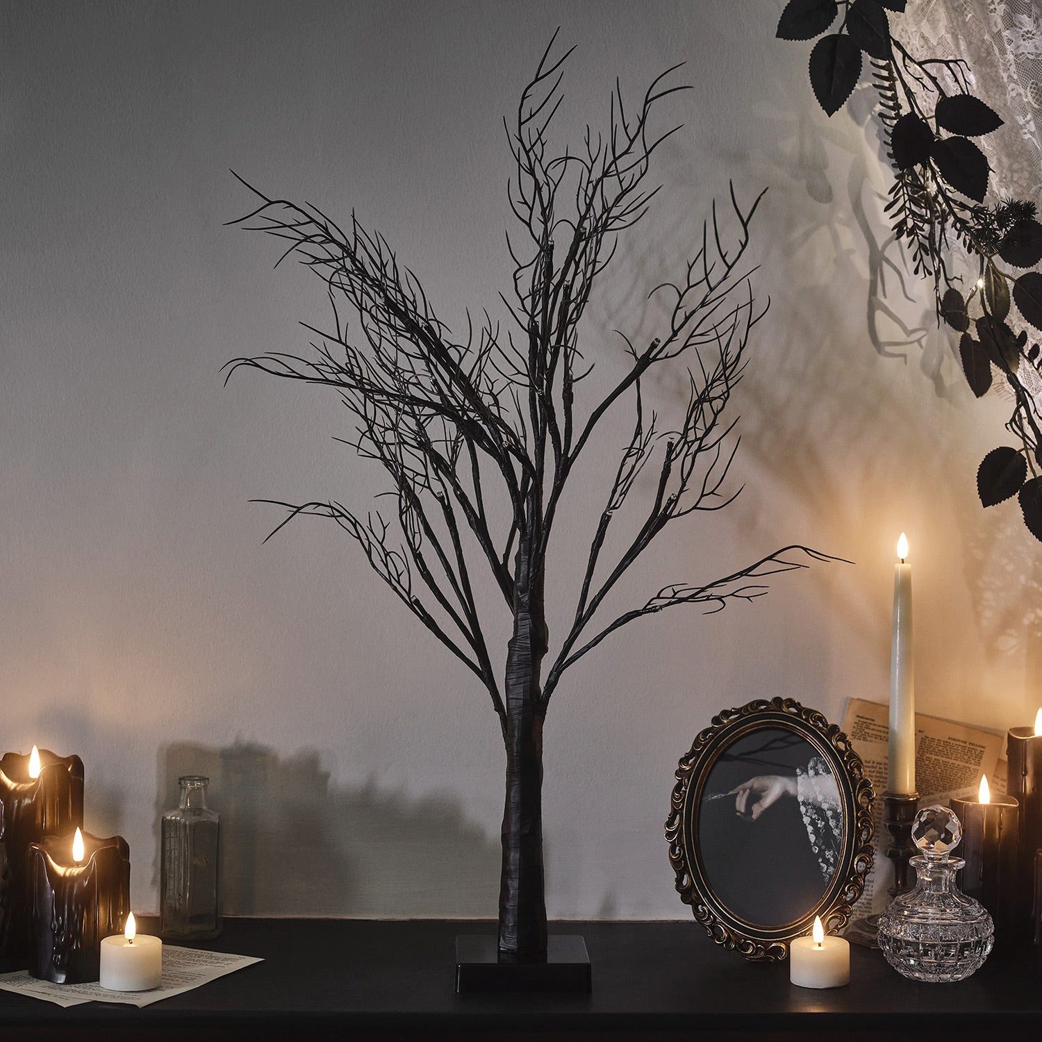 Lights4fun Künstlicher Weihnachtsbaum 70cm Halloweendeko LED Baum – Bild 2 von 5